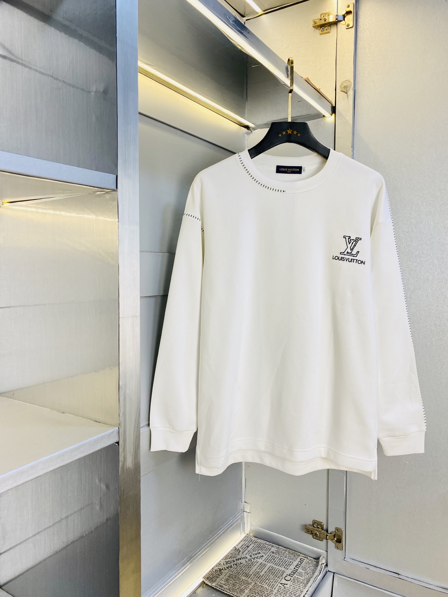 NO:643890,The official website model can be worn up to 210 pounds. Louis Vuitton Lv original order quality. The latest sweatshirt, selected counter-customized top imported fabrics. All details are perfectly made and reproduced 1:1 to restore 100% authenticity. Original hardware. High-end customized accessories. Original factory original label. The upper body effect is amazing!  Size: M-3XL (175/130 pounds wear M),,louis vuitton,louis vuitton,hoodie,sweatshirts,alexander wang19860909官网款 可穿210斤 路易威登Lv 原单品质 最新款卫衣,精选专柜订制顶级进口面料 所有细节做工完美1比1复刻 还原正品百分百 原版五金 高端订制辅料 原厂原标 上身效果超赞！码数:M-3XL（175/130斤穿M）,,louis vuitton,louis vuitton,hoodie,sweatshirts,alexander wang,Men's clothing