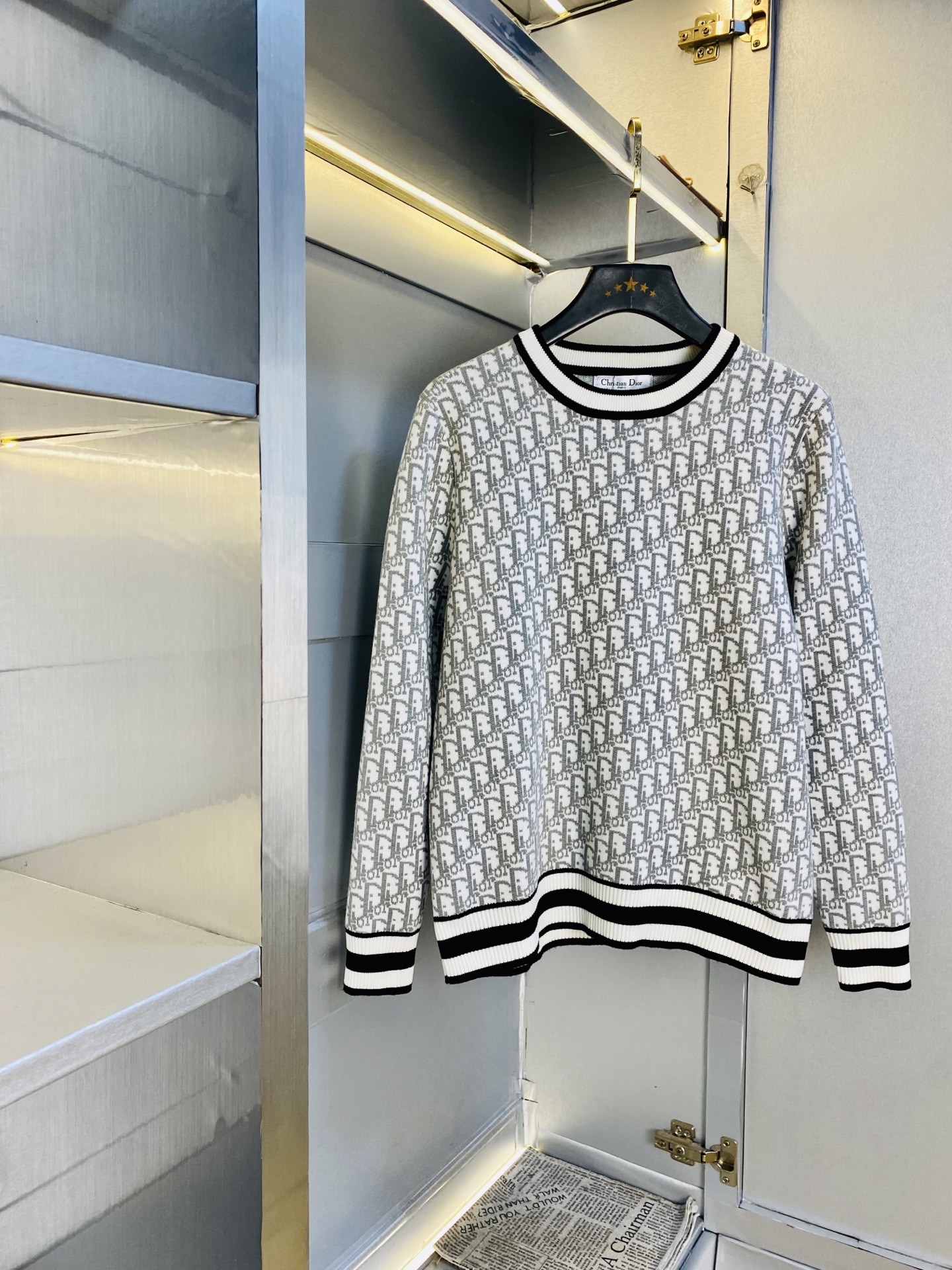 NO:691367,The original item from the official website can be worn in Dior 2025 autumn and winter style!  New knitted sweater and cardigan sweater. High version and high quality. Original fabric and the same style as Internet celebrity stars! Mold customization of hardware accessories. Very comfortable. Super versatile and good-looking. Non-market ordinary version. Compare at will. Quality is absolutely guaranteed. Color pictures and colors. Sizes M-3XL, dior, dior, sweaters,19860909官网原单货 可穿斤迪奥Dior 2025秋冬款！新款针织衫羊毛衫毛衣 高版本高品质 原版面料网红明星同款! 开模定制五金辅料 感非常舒服 超级百搭好看 非市场普通版本 随意对比 品质绝对保证 颜色图色 尺码M-3XL,,dior,dior,sweaters,,Men's clothing