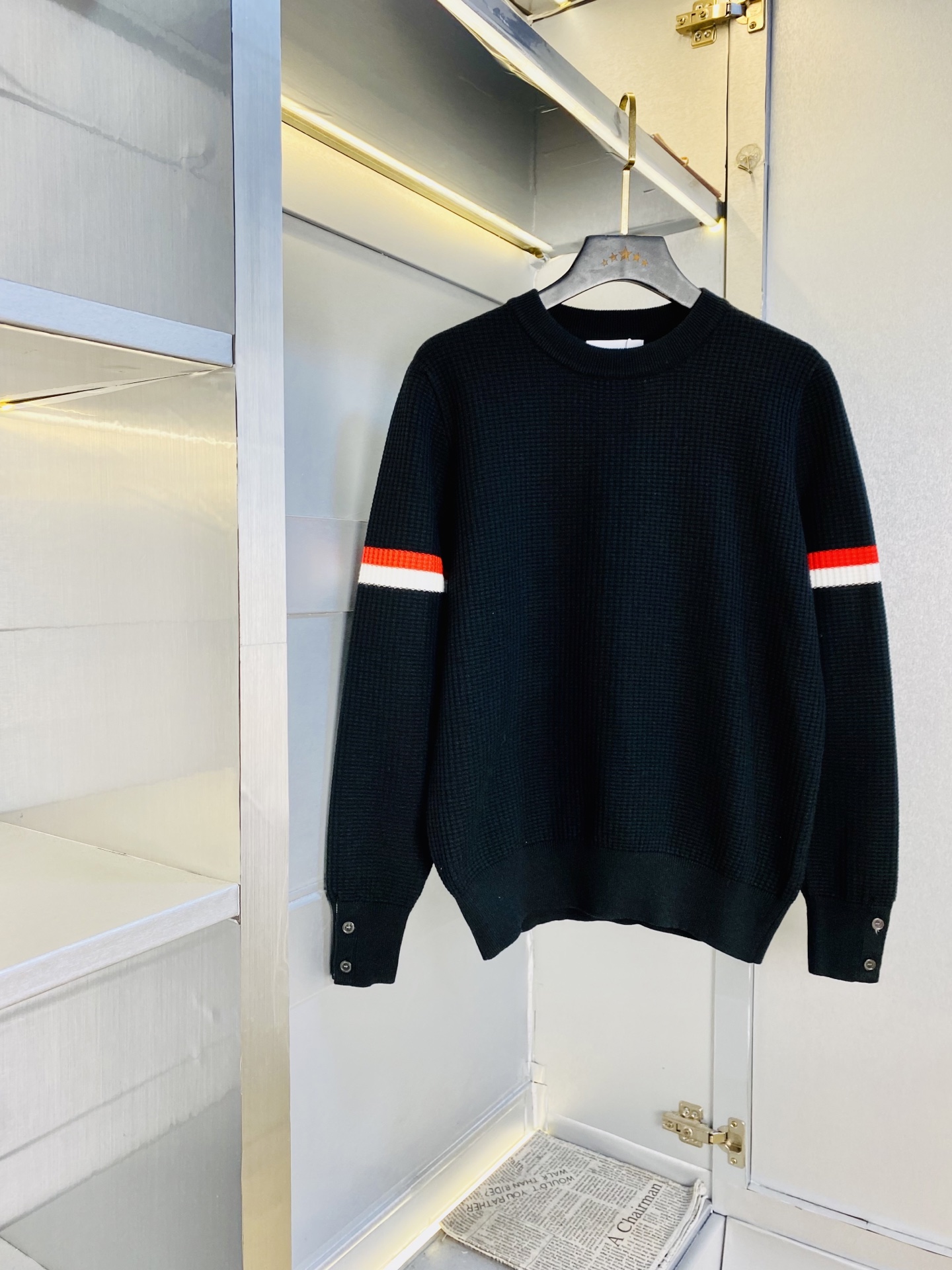 NO:597553,Original item from the official website, you can wear Tom Brown Tb 2025 autumn and winter style!  New knitted sweater, cardigan sweater, high version and high quality, original fabric, the same style as Internet celebrity stars! Mold customization of hardware accessories, very comfortable, super versatile and good-looking, non-market ordinary version, feel free to compare, quality is absolutely guaranteed, color pictures and colors, size M-3XL,,thom browne,sweaters,alexander wang19860909官网原单货 可穿斤汤姆布朗Tb 2025秋冬款！新款针织衫羊毛衫毛衣 高版本高品质 原版面料网红明星同款! 开模定制五金辅料 感非常舒服 超级百搭好看 非市场普通版本 随意对比 品质绝对保证 颜色图色 尺码M-3XL,,thom browne,sweaters,alexander wang,Men's clothing