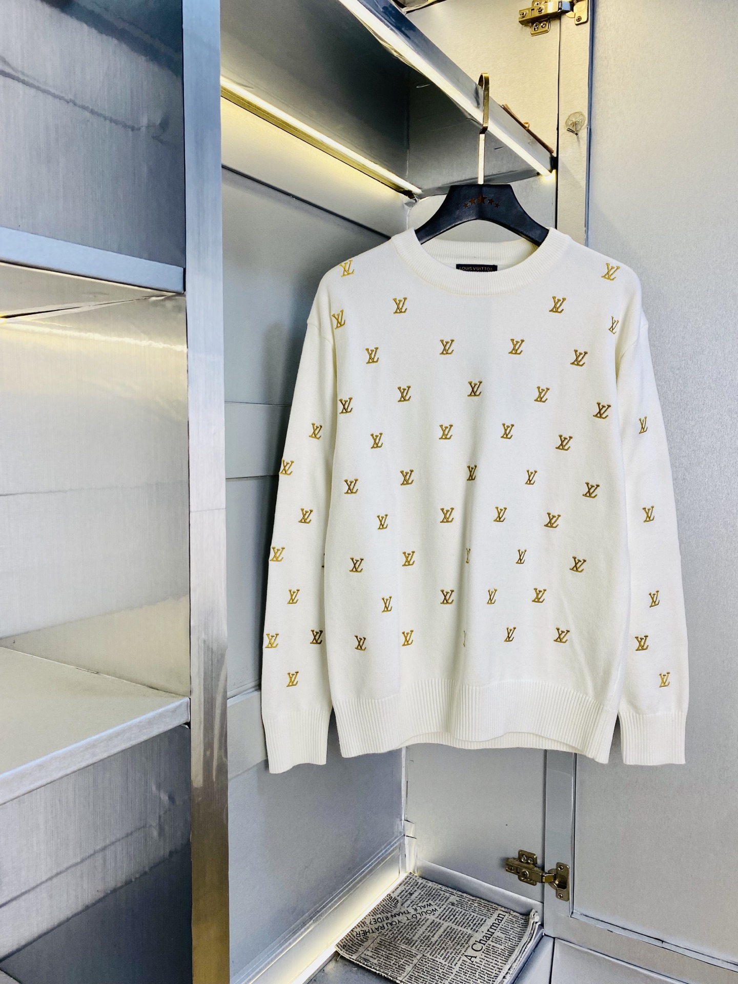 NO:598724,Original item from the official website. Wearable Louis Vuitton Lv 2025 autumn and winter style!  New knitted sweater, cardigan sweater, high version, high quality, original fabric, the same style as Internet celebrity stars! Mold customization hardware accessories, very comfortable, super versatile and good-looking, non-market ordinary version, feel free to compare, quality is absolutely guaranteed, color picture and color, size M-3XL,, louis vuitton, louis vuitton, sweaters, alexander wang19860909官网原单货 可穿斤路易威登Lv 2025秋冬款！新款针织衫羊毛衫毛衣 高版本高品质 原版面料网红明星同款! 开模定制五金辅料 感非常舒服 超级百搭好看 非市场普通版本 随意对比 品质绝对保证 颜色图色 尺码M-3XL,,louis vuitton,louis vuitton,sweaters,alexander wang,Men's clothing