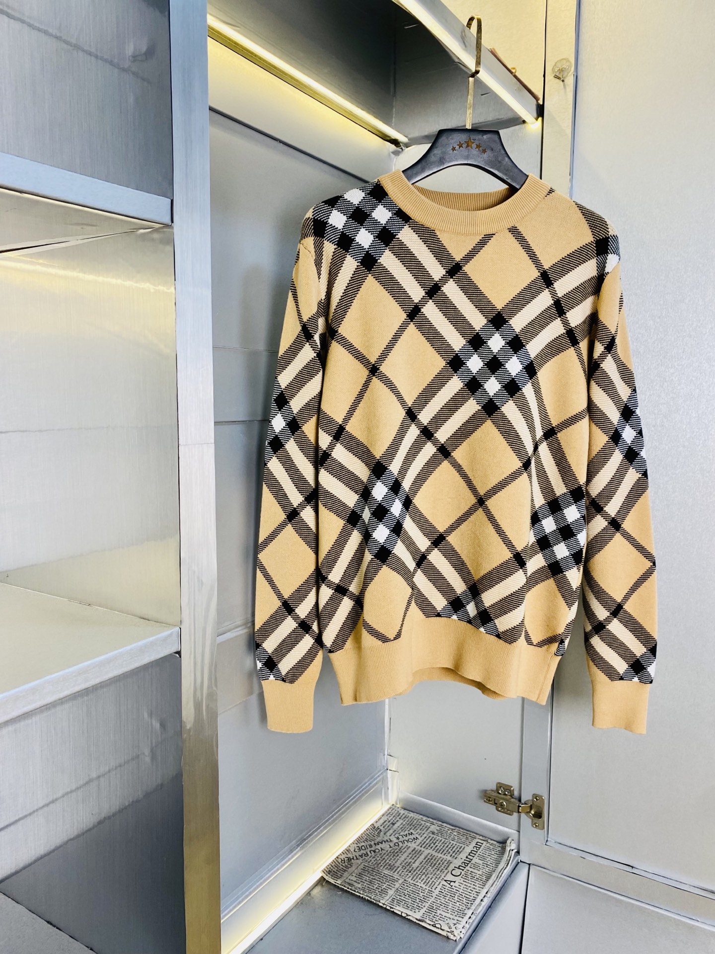 NO:598727,Original items from the official website. You can wear the Burberry 2025 autumn and winter style!  New knitted sweater cardigan sweater. High version and high quality. The original fabric is the same as that of Internet celebrity stars! Mold customization hardware accessories are very comfortable. Super versatile and good-looking. Non-market ordinary version. Compare at will. Quality is absolutely guaranteed. Color pictures and colors. Sizes M-3XL,,burberry,burberry,sweaters,alexander wang19860909官网原单货 可穿斤巴宝莉Burberry 2025秋冬款！新款针织衫羊毛衫毛衣 高版本高品质 原版面料网红明星同款! 开模定制五金辅料 感非常舒服 超级百搭好看 非市场普通版本 随意对比 品质绝对保证 颜色图色 尺码M-3XL,,burberry,burberry,sweaters,alexander wang,Men's clothing