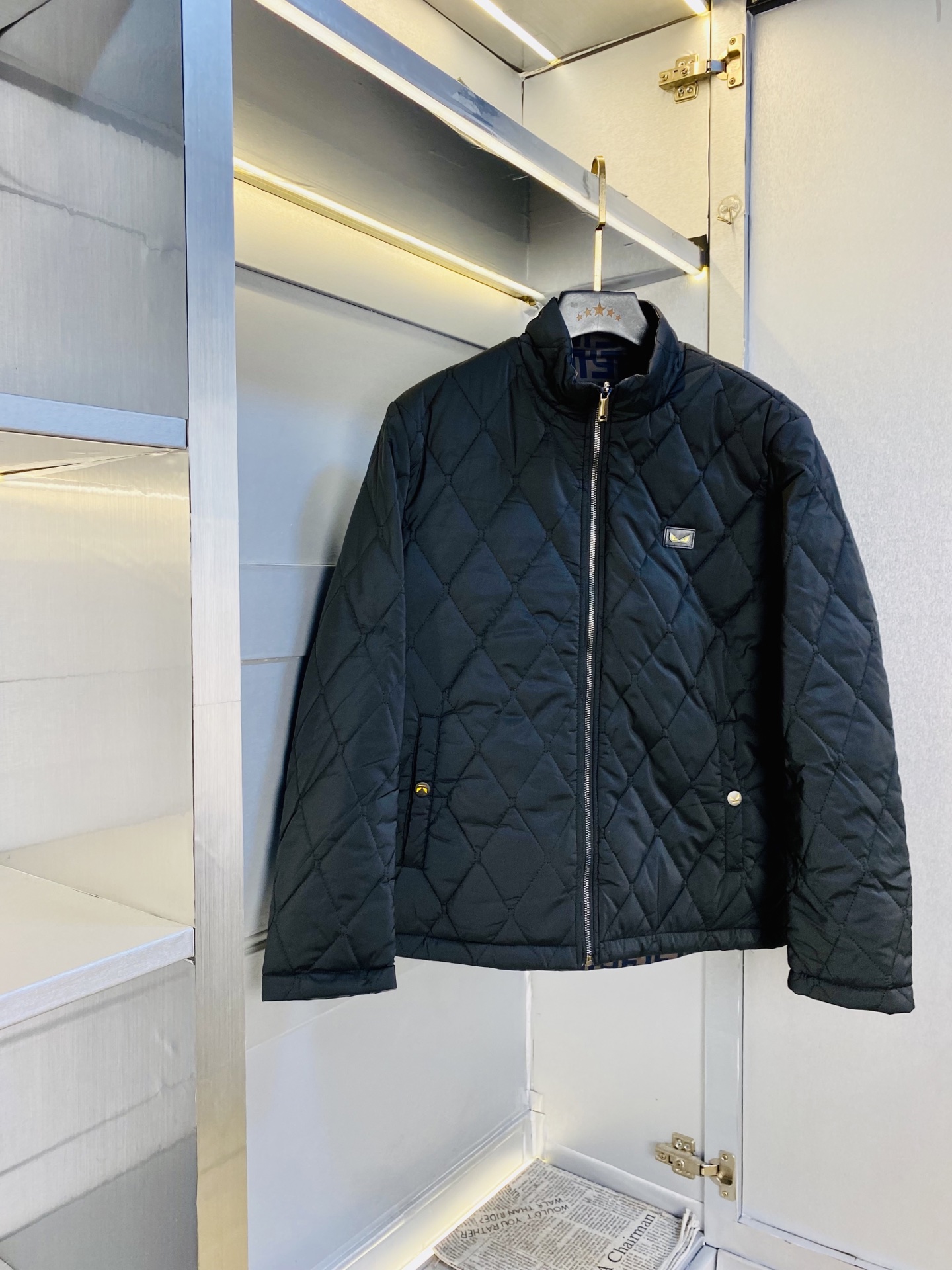 NO:643840,Reversible!  The original item from the official website can wear 200 pounds of Fendi winter style!  New cotton-padded jacket and windproof jacket. High version and high quality. The original fabric is the same as that of Internet celebrity stars. Mold customization of hardware accessories. Very comfortable. Super versatile and good-looking jacket. Not the ordinary version in the market. Compare at will. Quality is absolutely guaranteed. Colors and pictures. Sizes M-3XL,,fendi,fendi,jackets & coats,alexander wang19860909双面穿！ 官网原单货 可穿200斤芬迪Fendi 冬款！新款棉衣棉服外套防风衣 高版本高品质 原版面料网红明星同款 开模定制五金辅料 感非常舒服 超级百搭好看的一款外套 非市场普通版本 随意对比 品质绝对保证 颜色图色 尺码M-3XL,,fendi,fendi,jackets & coats,alexander wang,Men's clothing