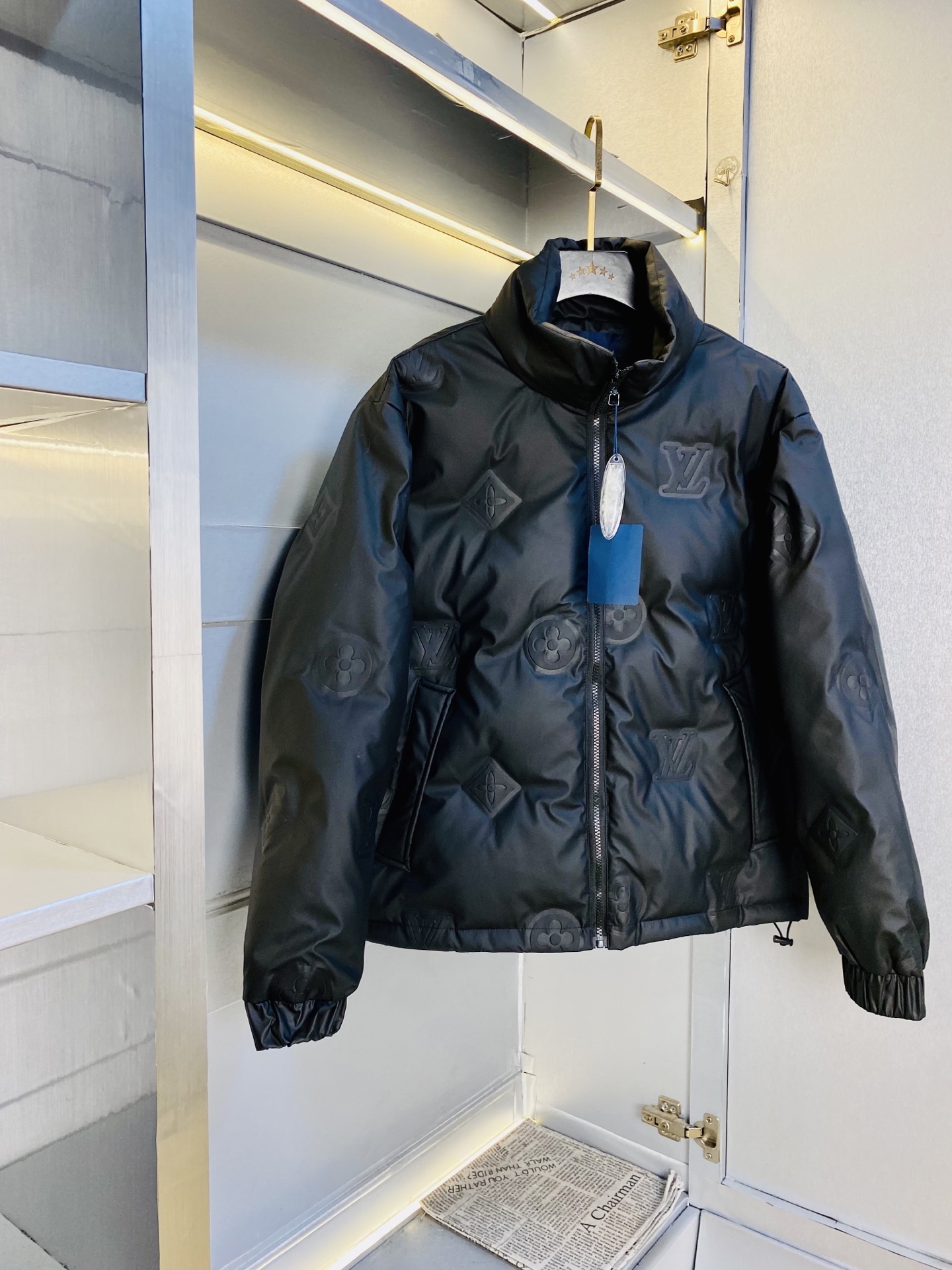 NO:613337,Original item from the official website. Can wear 200 pounds of Louis Vuitton Lv ss new down jacket. High version and high quality. The original fabric is the same as that of Internet celebrity stars. Mold customization of hardware accessories. Very comfortable. A super versatile and good-looking down jacket. Non-market ordinary version. Compare at will. Quality is absolutely guaranteed. Colors and pictures. Sizes M-3XL,,louis vuitton,louis vuitton,jackets & coats,down jacket,alexander wang19860909官网原单货 可穿200斤路易威登Lv ss新款羽绒服外套 高版本高品质 原版面料网红明星同款 开模定制五金辅料 感非常舒服 超级百搭好看的一款羽绒外套 非市场普通版本 随意对比 品质绝对保证 颜色图色 尺码M-3XL,,louis vuitton,louis vuitton,jackets & coats,down jacket,alexander wang,Men's clothing