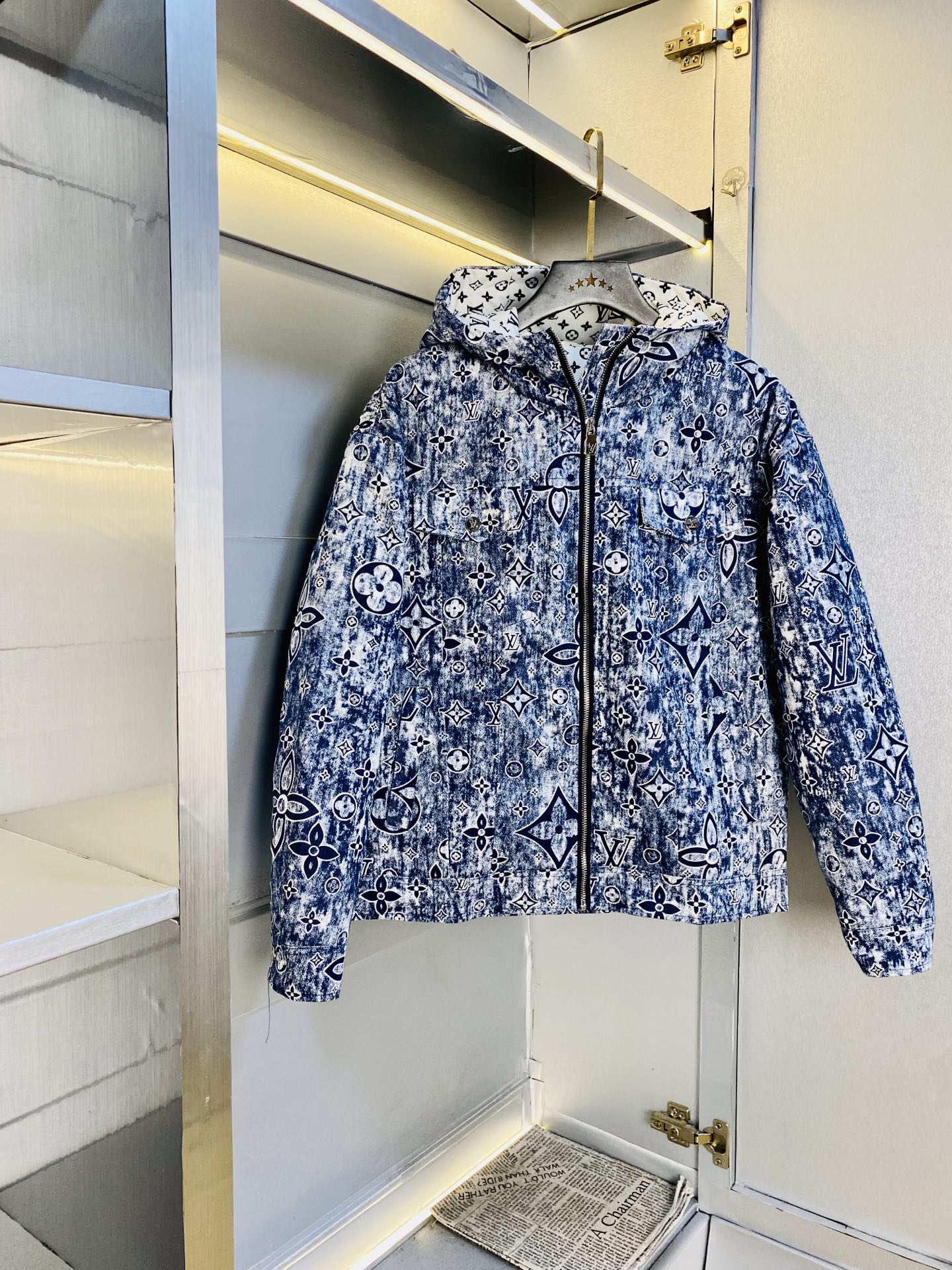 NO:682841,Original item from the official website. Can wear 200 pounds of Louis Vuitton Lv 2025ss new down jacket. High version and high quality. The original fabric is the same as that of Internet celebrity stars. Open mold to customize hardware accessories. Very comfortable. Super versatile and good-looking down jacket. Non-market ordinary version. Compare at will. Quality is absolutely guaranteed. Color and color. Size M-3XL,,louis vuitton,louis vuitton,jackets & coats,down jacket,19860909官网原单货 可穿200斤路易威登Lv 2025ss新款羽绒服外套 高版本高品质 原版面料网红明星同款 开模定制五金辅料 感非常舒服 超级百搭好看的一款羽绒外套 非市场普通版本 随意对比 品质绝对保证 颜色图色 尺码M-3XL,,louis vuitton,louis vuitton,jackets & coats,down jacket,,Men's clothing