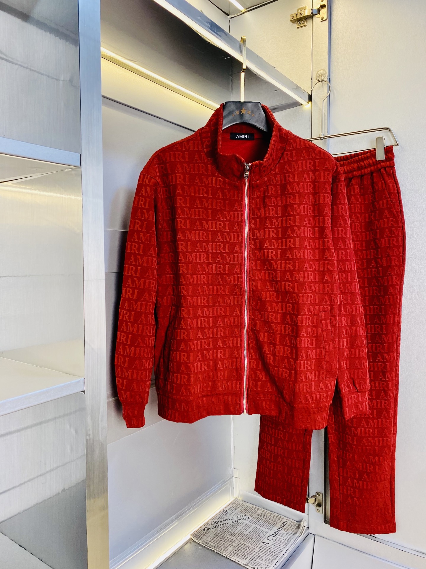 NO:598743,The original item from the official website can be worn up to 200 pounds. Amiri is a simple and fashionable autumn new suit long-sleeved jacket jacket suit trousers suit. It is very comfortable to wear. It is low-key yet luxurious. It is very classy to wear, and the style and tailoring of the pants need no introduction. The upper body is exquisite and vivid. Really first-class and top-quality materials. Really top-grade casual pants and elastic pants, using Turkish cotton to produce the most famous denim fabric. The quality is outstanding, and the pants are very soft after heavy washing!  The straight-leg version is not picky and the upper body is absolutely stylish and extremely luxurious. Size: S-XXL (175/130 pounds wear S),,amiri,jackets & coats,jackets & coats,alexander wang19860909官网原单货 可穿200斤 埃米尔Amiri 简约时尚 秋季新款套装长袖外套夹克套装长裤套装 身穿着非常舒适 低调不失奢华 穿出去非常有档次,裤型款式和裁剪亦无需多言 上身精致跃然.真正一等一顶级质料 真正殿堂级的休闲裤松紧裤,选用土耳其的棉花 生产出最有名的单宁布 品质卓然,经过重水洗使得裤子很柔软！直脚的版型 不挑人 上身绝对的有型 极度奢华.码数:S-XXL（175/130斤穿S）,,amiri,jackets & coats,jackets & coats,alexander wang,Men's clothing