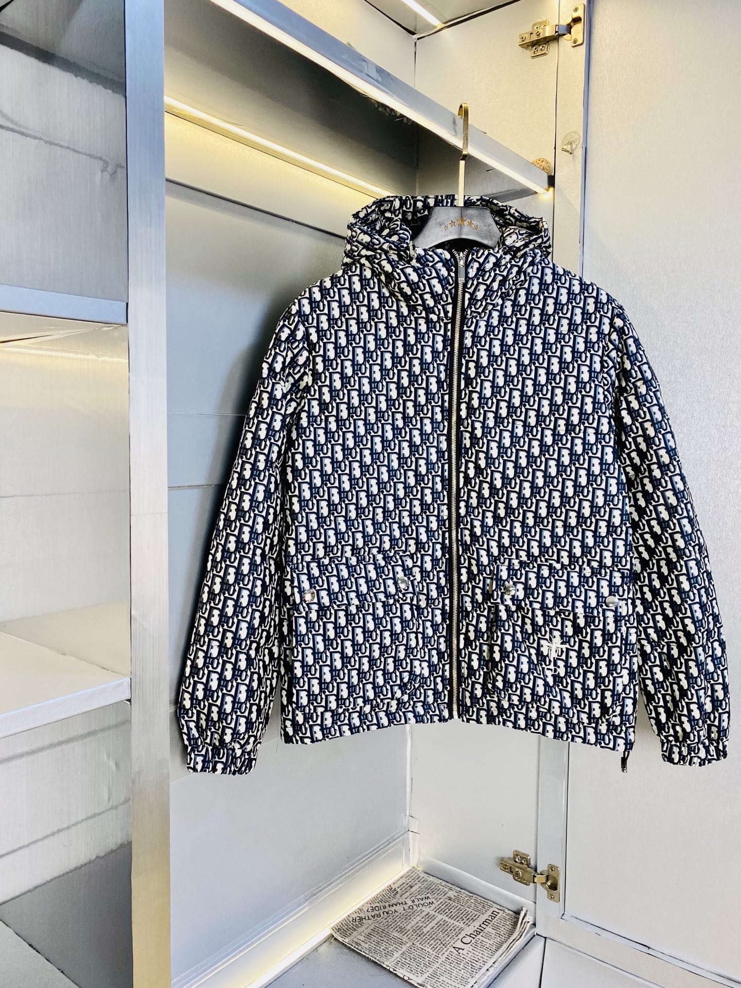 NO:600968,Original item from the official website. Can wear 200 pounds of Dior 2025ss new down jacket. High version and high quality. Original fabric, the same style as Internet celebrity stars. Open mold to customize hardware accessories. Very comfortable. Super versatile and good-looking down jacket. Non-market ordinary version. Feel free to compare. Quality is absolutely guaranteed. Color and picture. Size M-3XL, dior, dior, jackets & coats, down jacket, alexander wang19860909官网原单货 可穿200斤迪奥Dior 2025ss新款羽绒服外套 高版本高品质 原版面料网红明星同款 开模定制五金辅料 感非常舒服 超级百搭好看的一款羽绒外套 非市场普通版本 随意对比 品质绝对保证 颜色图色 尺码M-3XL,,dior,dior,jackets & coats,down jacket,alexander wang,Men's clothing