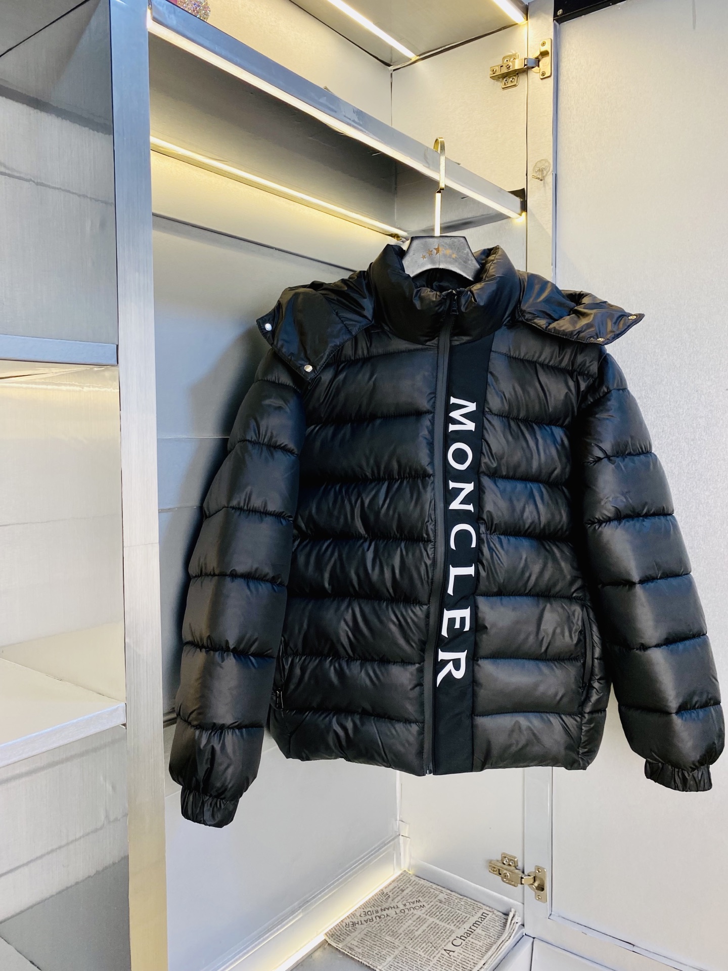 NO:608788,The original item from the official website can be worn with a 200-pound Moncler 2025 winter model!  New cotton-padded jacket. Cotton-padded jacket. High version and high quality. The original fabric is the same as that of Internet celebrity stars. Open mold to customize hardware accessories. Very comfortable. Super versatile and good-looking jacket. Not ordinary version in the market. Compare at will. Quality is absolutely guaranteed. Color pictures and colors. Sizes M-3XL, Moncler, jackets & coats, alexander wang19860909官网原单货 可穿200斤蒙口Moncler 2025冬款！新款棉衣外套棉服外套 高版本高品质 原版面料网红明星同款 开模定制五金辅料 感非常舒服 超级百搭好看的一款外套 非市场普通版本 随意对比 品质绝对保证 颜色图色 尺码M-3XL,,Moncler,jackets & coats,alexander wang,Men's clothing