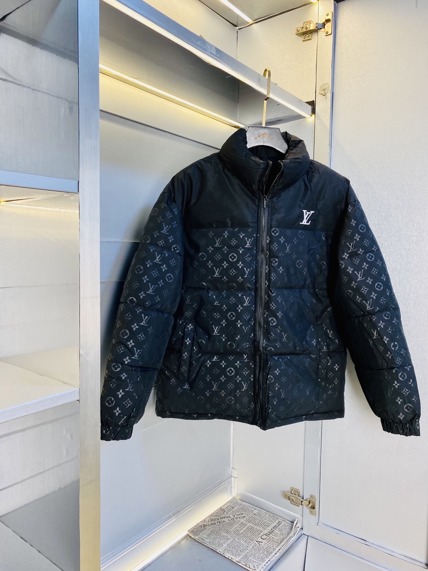NO:608798,The original item from the official website can wear 200 pounds of Louis Vuitton Lv 2025 winter style!  New cotton-padded jacket. Cotton-padded jacket. High version and high quality. The original fabric is the same as that of Internet celebrity stars. Mold customization of hardware accessories. Very comfortable. A super versatile and good-looking jacket. Not an ordinary version in the market. Compare at will. Quality is absolutely guaranteed. Color pictures and colors. Sizes M-3XL, Louis Vuitton, Louis Vuitton, jackets & coats, Alexander Wang19860909官网原单货 可穿200斤路易威登Lv 2025冬款！新款棉衣外套棉服外套 高版本高品质 原版面料网红明星同款 开模定制五金辅料 感非常舒服 超级百搭好看的一款外套 非市场普通版本 随意对比 品质绝对保证 颜色图色 尺码M-3XL,,louis vuitton,louis vuitton,jackets & coats,alexander wang,Men's clothing