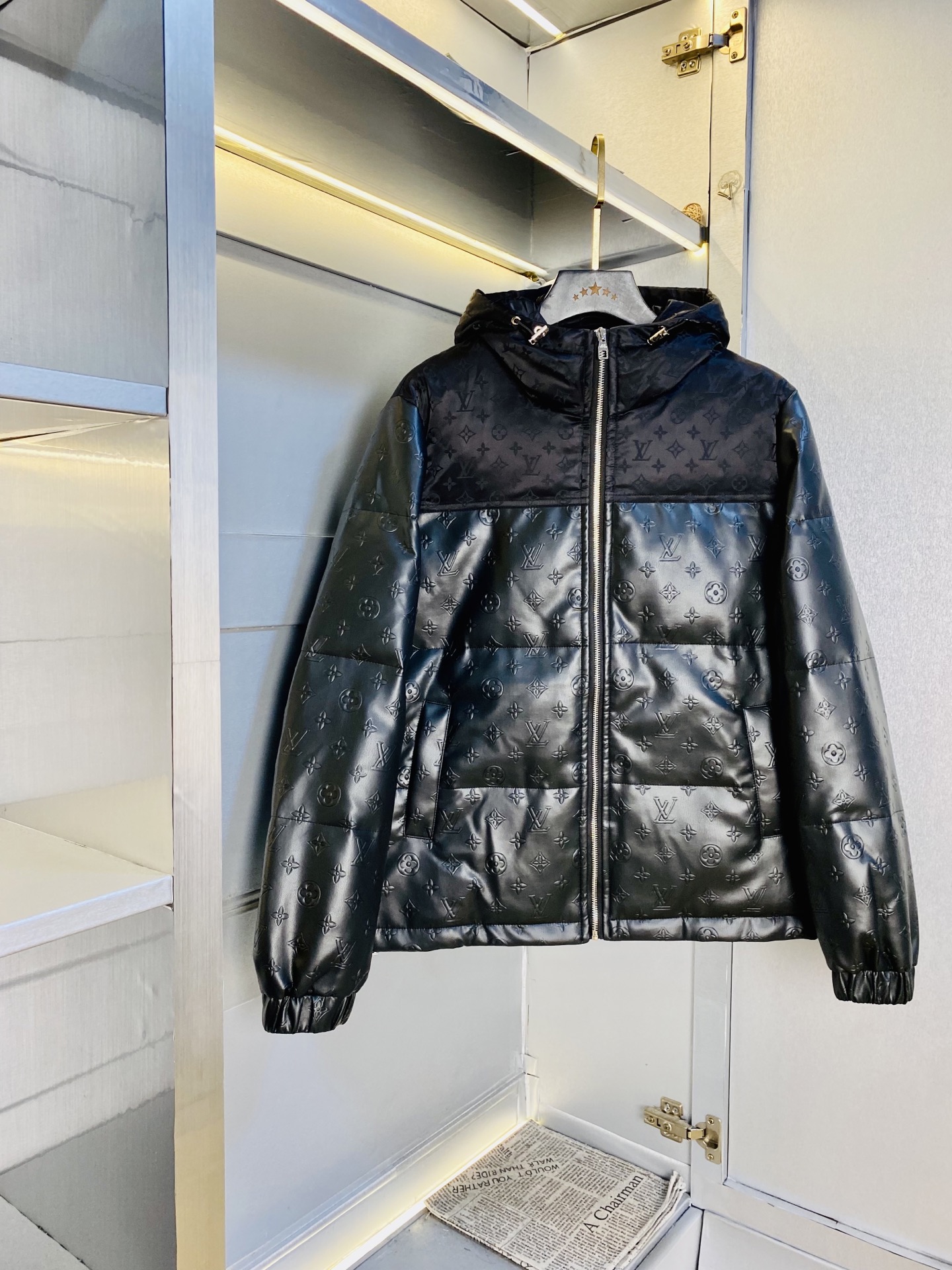 NO:726572,Support replacement after the year!  Original item from the official website Wearable Louis Vuitton Lv 2025ss new down jacket stitched leather jacket down jacket leather jacket High version and high quality Original fabric same as Internet celebrity star Open mold custom hardware accessories Very comfortable Super versatile and good-looking down jacket Non-market ordinary version Feel free to compare The quality is absolutely guaranteed Color pictures Size M-3XL, Louis Vuitton, Louis Vuitton, Jackets &  coats,leather jacket,down jacket,19860909支持年后退换！ 官网原单货 可穿斤路易威登Lv 2025ss新款羽绒服拼接皮衣羽绒服皮衣外套 高版本高品质 原版面料网红明星同款 开模定制五金辅料 感非常舒服 超级百搭好看的一款羽绒外套 非市场普通版本 随意对比 品质绝对保证 颜色图色 尺码M-3XL,,louis vuitton,louis vuitton,jackets & coats,leather jacket,down jacket,,Men's clothing