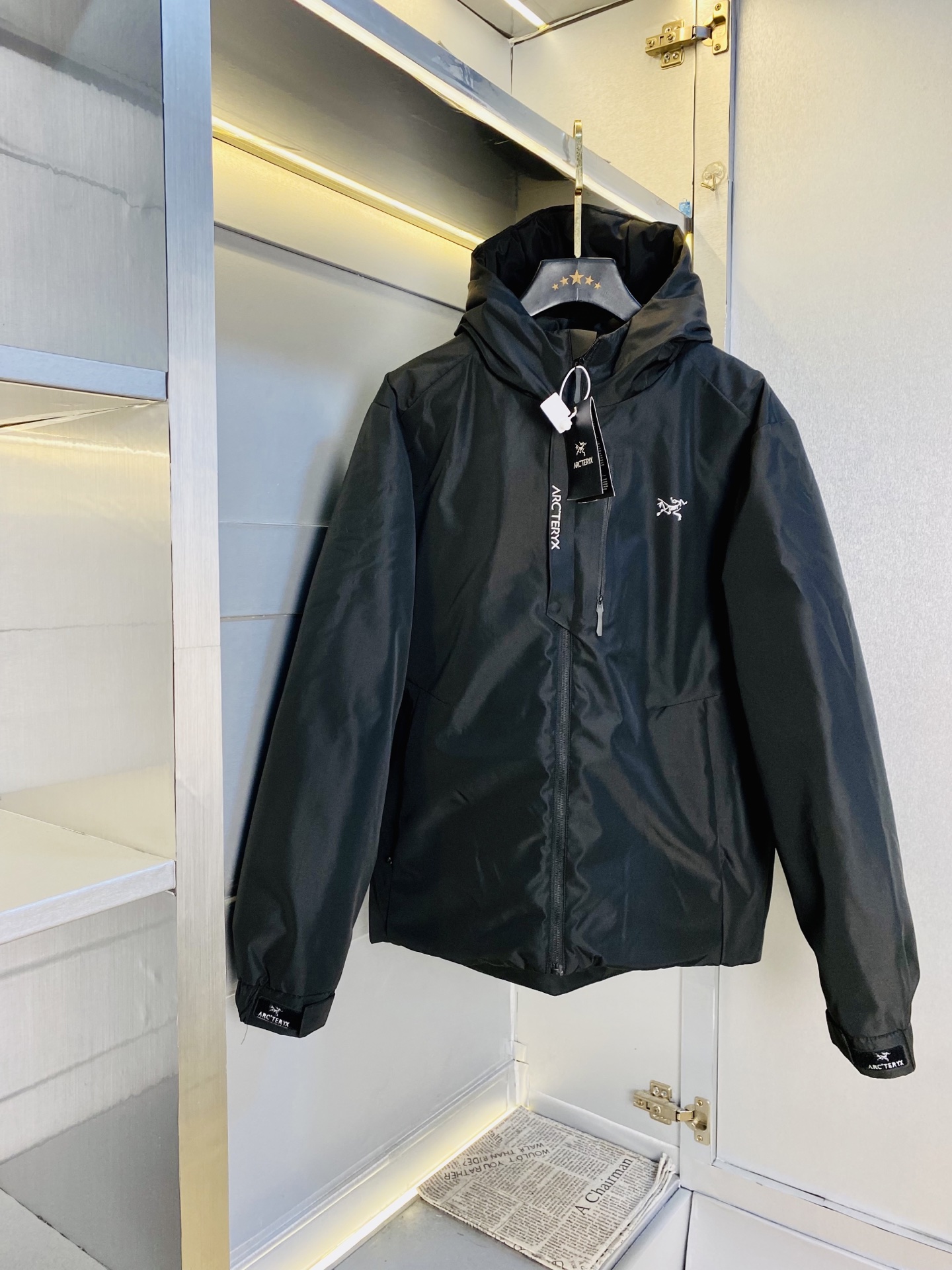 NO:610968,Original item from the official website. Can wear 200 pounds of Arcteryx 2025ss new cotton jacket. High version and high quality. Original fabric, the same style as Internet celebrity stars. Open mold to customize hardware accessories. Very comfortable. Super versatile and good-looking jacket. Non-market ordinary version. Feel free to compare. Quality is absolutely guaranteed. Color picture and color. Size M-3XL, arc'teryx, jackets & coats, alexander wang19860909官网原单货 可穿200斤始祖鸟Arcteryx 2025ss新款棉衣外套棉服外套 高版本高品质 原版面料网红明星同款 开模定制五金辅料 感非常舒服 超级百搭好看的一款外套 非市场普通版本 随意对比 品质绝对保证 颜色图色 尺码M-3XL,arc'teryx,jackets & coats,alexander wang,Men's clothing