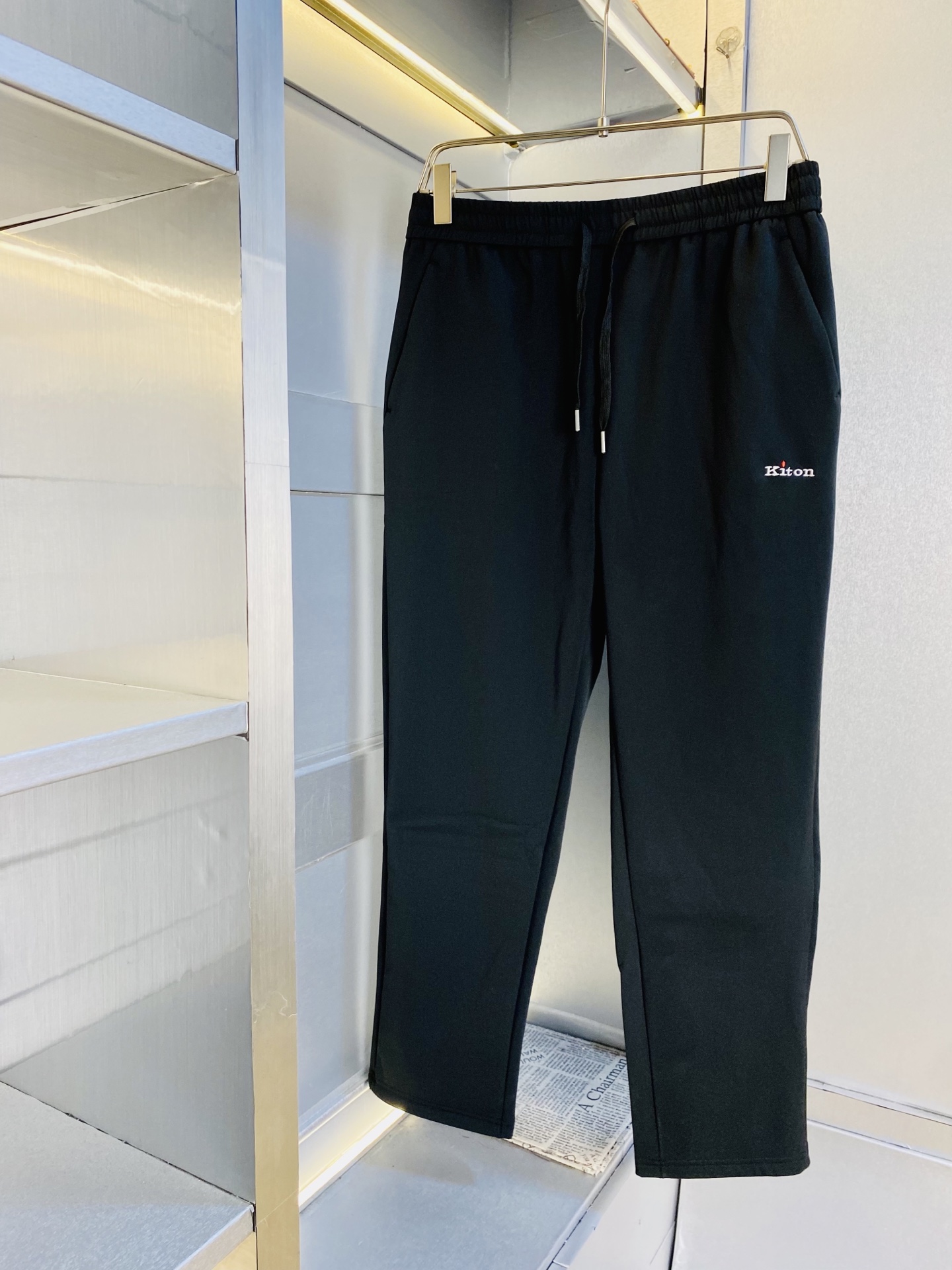 NO:613331,Plus velvet style!  Original item from the official website. Can wear 210 pounds of Kiton. Simple and fashionable. Winter velvet trousers with velvet mink velvet soft-shell outdoor casual trousers, elastic trousers, straight-leg trousers, wide-leg trousers, very comfortable to wear, low-key yet luxurious. It is very classy when worn, and the trousers style and cut need no introduction. The upper body is exquisite and vivid. Really first-class and top-quality materials. Really palace-level casual trousers and elastic pants, made of Turkish cotton.  Produces the most famous denim fabric of outstanding quality. After heavy washing, the pants are very soft!  The straight-leg version is not picky, the upper body is absolutely stylish, the expert design is extremely luxurious. Size: M-3XL (175/130 pounds wear M),,alexander wang19860909加绒款！ 官网原单货 可穿210斤奇敦Kiton 简约时尚 冬款加绒裤内里加绒水貂绒软壳户外休闲裤卫裤松紧裤直筒裤长裤阔腿裤身穿着非常舒适 低调不失奢华 穿出去非常有档次,裤型款式和裁剪亦无需多言 上身精致跃然.真正一等一顶级质料 真正殿堂级的休闲裤松紧裤,选用土耳其的棉花 生产出最有名的单宁布 品质卓然,经过重水洗使得裤子很柔软！直脚的版型 不挑人 上身绝对的有型 达人设计 极度奢华.码数:M-3XL（175/130斤穿M）,,alexander wang,Men's clothing