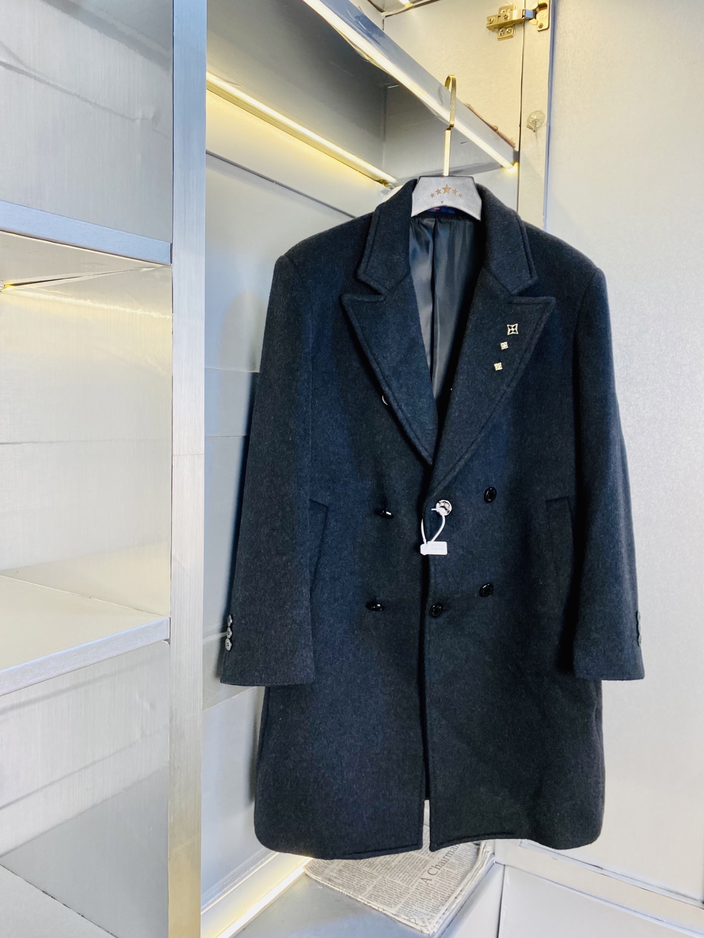 NO:656342,Original item from the official website, can wear 200 pounds of Louis Vuitton Lv 2025 latest model!  Woolen coat mid-length coat. High version and high quality. The original fabric is the same as that of Internet celebrity stars. Mold customization of hardware accessories. Very comfortable. Super versatile and good-looking. Not the ordinary version in the market. Compare at will. Quality is absolutely guaranteed. Color pictures. Sizes M-3XL, Louis Vuitton, Louis Vuitton, Alexander Wang19860909官网原单货 可穿200斤路易威登Lv 2025最新款！毛尼大衣羊毛大衣中长款大衣 高版本高品质 原版面料网红明星同款 开模定制五金辅料 感非常舒服 超级百搭好看 非市场普通版本 随意对比 品质绝对保证 颜色图色 尺码M-3XL,,louis vuitton,louis vuitton,alexander wang,Men's clothing