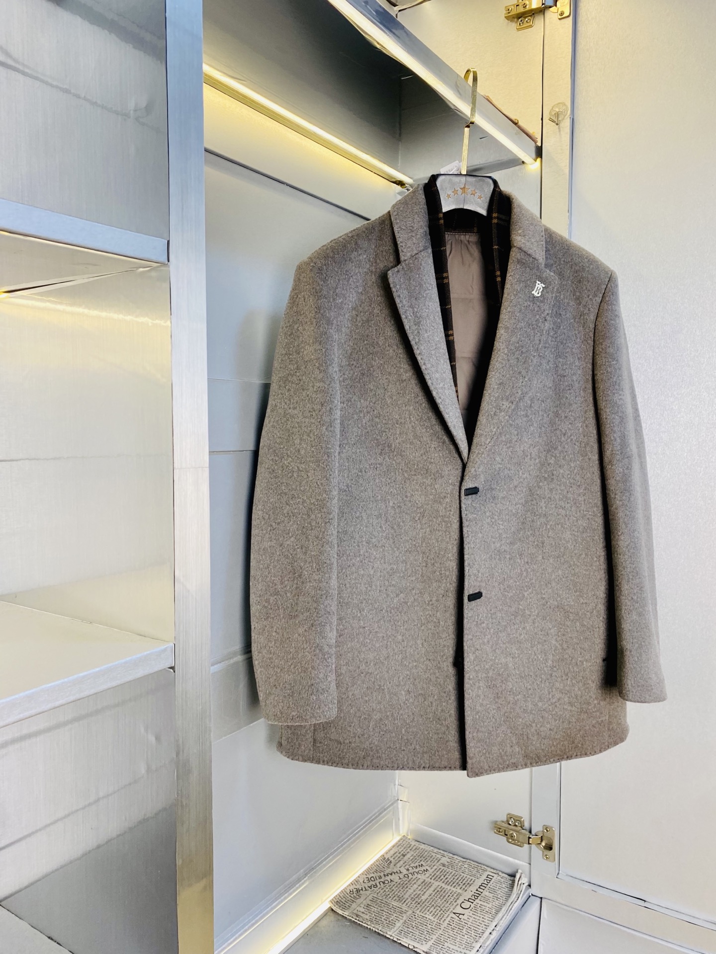 NO:656330,The original item from the official website can wear the latest Burberry 2025 model weighing 200 pounds!  Down jacket, woolen coat, wool coat, short coat with goose down lining. High version and high quality. Original fabric, the same style as Internet celebrity stars. Mold customization of hardware accessories. Very comfortable. Super versatile and good-looking. Non-market ordinary version. Compare at will. Quality is absolutely guaranteed. Color pictures and colors. Sizes M-3XL,,burberry,burberry,down jacket,alexander wang19860909官网原单货 可穿200斤巴宝莉Burberry 2025最新款！羽绒服毛尼大衣羊毛大衣短款大衣内里加鹅绒 高版本高品质 原版面料网红明星同款 开模定制五金辅料 感非常舒服 超级百搭好看 非市场普通版本 随意对比 品质绝对保证 颜色图色 尺码M-3XL,,burberry,burberry,down jacket,alexander wang,Men's clothing