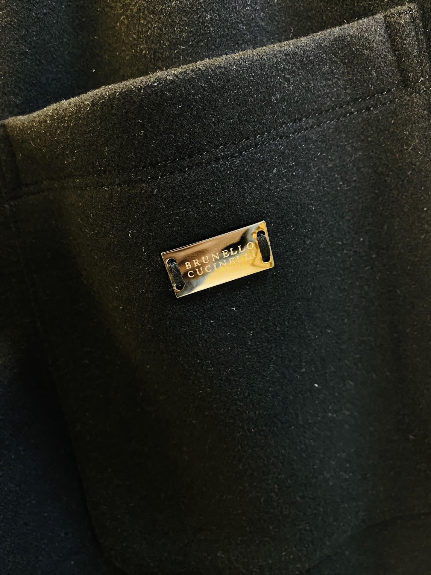 P260 羊毛裤 官网原单货 可穿220斤🔥BC 简约时尚 冬季新款休闲裤运动裤卫裤松紧裤阔腿裤长裤👖身穿着非常舒适 低调不失奢华 穿出去非常有档次,裤型款式和裁剪亦无需多言 上身精致跃然.真正一等一顶级质料 真正殿堂级的休闲裤松紧裤,选用土耳其的棉花 生产出最有名的单宁布 品质卓然,经过重水洗使得裤子很柔软！直脚的版型 不挑人 上身绝对的有型 达人设计 极度奢华。码数:M-4XL