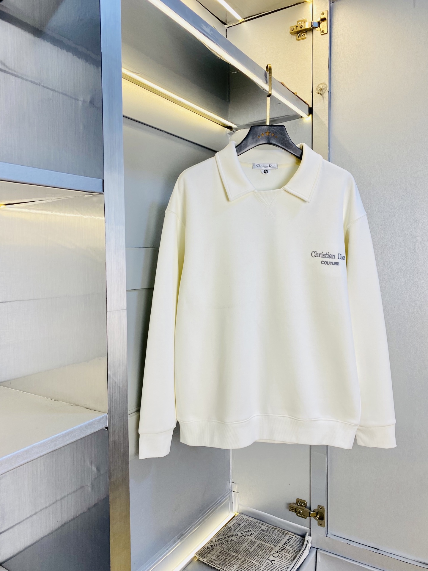 NO:730332,Support replacement after the year!  The official website model can be worn by fat people. Dior original quality, complete with three labels. 2025 latest long-sleeved lapel sweatshirt. Selected counter custom-made top imported fabrics. All details are perfectly made and reproduced 1:1 to restore 100% authenticity. Original hardware. High-end customized accessories. Original factory original label. The upper body effect is great!  Size: M-3XL (175/130 pounds wear M), dior, dior, hoodie, sweatshirts,19860909支持年后退换！ 官网款可穿斤胖子福音 迪奥Dior 原单品质 三标齐全 2025最新款 长袖翻领卫衣 精选专柜订制顶级进口面料 所有细节做工完美1比1复刻 还原正品百分百 原版五金 高端订制辅料 原厂原标 上身效果超赞！码数:M-3XL（175/130斤穿M）,,dior,dior,hoodie,sweatshirts,,Men's clothing