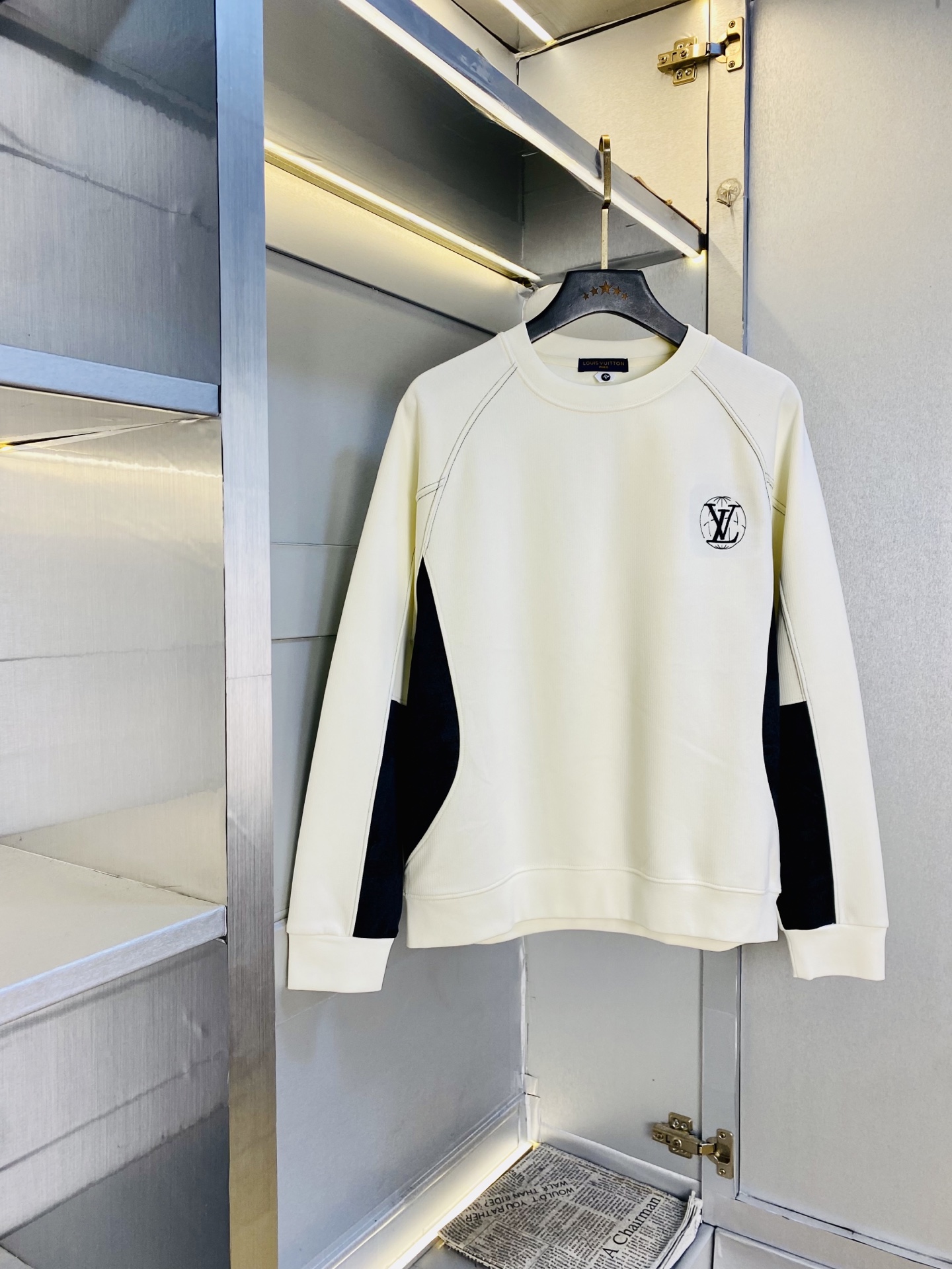 NO:730270,Support replacement after the year!  The official website model can be worn by fat people, Louis Vuitton Lv, original order quality, complete with three labels, 2025 latest long-sleeved sweatshirt, selected counter custom-made top imported fabrics, all details are perfectly made, 1:1 replica, 100% authentic, original hardware, high-end customized accessories, original factory original label, the upper body effect is amazing!  Size: M-3XL (175/130 pounds wear M),, louis vuitton, louis vuitton, hoodie, sweatshirts,19860909支持年后退换！ 官网款可穿斤胖子福音 路易威登Lv 原单品质 三标齐全 2025最新款 长袖卫衣 精选专柜订制顶级进口面料 所有细节做工完美1比1复刻 还原正品百分百 原版五金 高端订制辅料 原厂原标 上身效果超赞！码数:M-3XL（175/130斤穿M）,,louis vuitton,louis vuitton,hoodie,sweatshirts,,Men's clothing