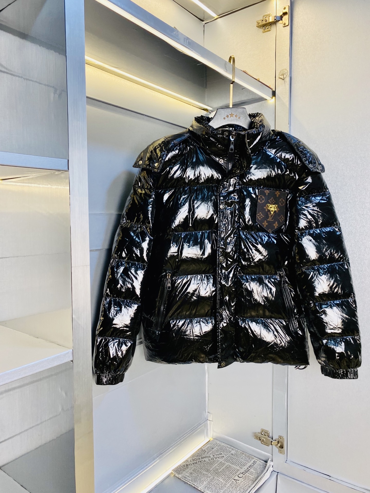 NO:726611,Support replacement after the year!  Original item from the official website. Wearable Louis Vuitton Lv 2025ss new down jacket. High version and high quality. Original fabric. Same style as Internet celebrity stars. Open mold to customize hardware accessories. Very comfortable. Super versatile and good-looking down jacket. Non-market ordinary version. Compare at will. Quality is absolutely guaranteed. Color, picture and color. Size M-3XL,, louis vuitton, louis vuitton, jackets & coats, down jacket,19860909支持年后退换！ 官网原单货 可穿斤路易威登Lv 2025ss新款羽绒服外套 高版本高品质 原版面料网红明星同款 开模定制五金辅料 感非常舒服 超级百搭好看的一款羽绒外套 非市场普通版本 随意对比 品质绝对保证 颜色图色 尺码M-3XL,,louis vuitton,louis vuitton,jackets & coats,down jacket,,Men's clothing