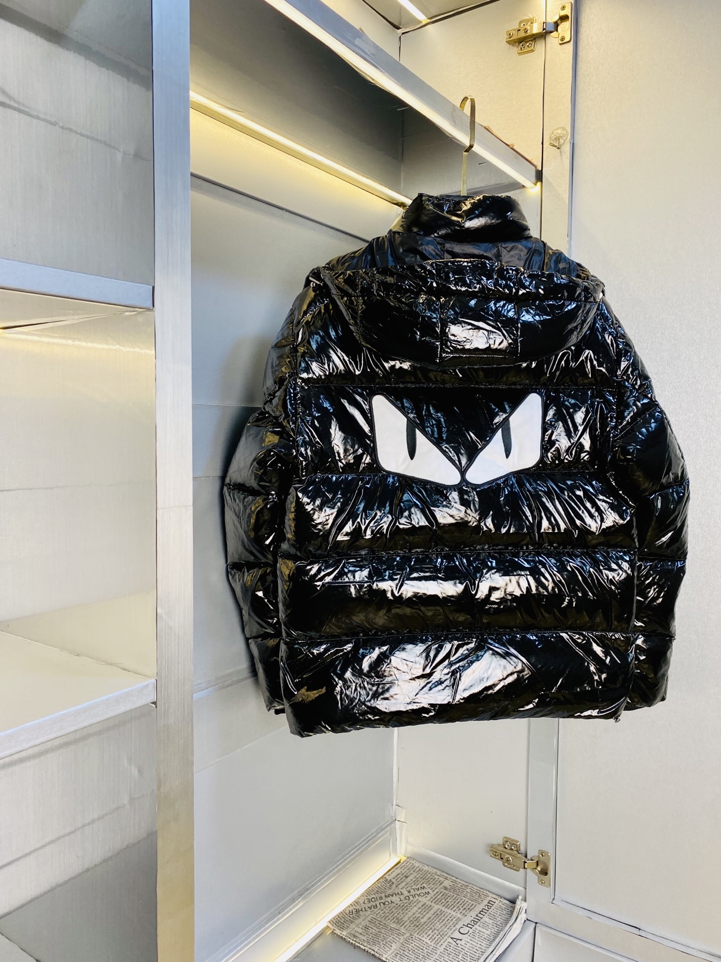 NO:726606,Support replacement after the year!  Original item from the official website. You can wear Fendi 2025ss new down jacket. High version and high quality. Original fabric, the same style as Internet celebrity stars. Mold customization of hardware accessories. Very comfortable. Super versatile and good-looking down jacket. Non-market ordinary version. Compare at will. Quality is absolutely guaranteed. Color, picture and color. Size M-3XL,,fendi,fendi,jackets & coats,down jacket,19860909支持年后退换！ 官网原单货 可穿斤芬迪Fendi 2025ss新款羽绒服外套 高版本高品质 原版面料网红明星同款 开模定制五金辅料 感非常舒服 超级百搭好看的一款羽绒外套 非市场普通版本 随意对比 品质绝对保证 颜色图色 尺码M-3XL,,fendi,fendi,jackets & coats,down jacket,,Men's clothing