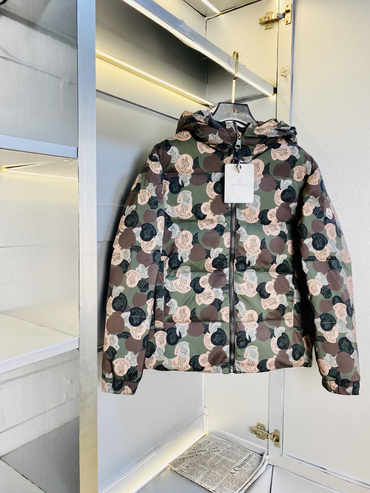 NO:626587,Original item from the official website. Can wear 200 pounds of Moncler ss new down jacket. High version and high quality. Original fabric, the same style as Internet celebrity stars. Open mold to customize hardware accessories. Very comfortable. Super versatile and good-looking down jacket. Non-market ordinary version. Feel free to compare. Quality is absolutely guaranteed. Color pictures and colors. Size M-3XL,,Moncler,jackets & coats,down jacket,alexander wang19860909官网原单货 可穿200斤蒙口Moncler ss新款羽绒服外套 高版本高品质 原版面料网红明星同款 开模定制五金辅料 感非常舒服 超级百搭好看的一款羽绒外套 非市场普通版本 随意对比 品质绝对保证 颜色图色 尺码M-3XL,,Moncler,jackets & coats,down jacket,alexander wang,Men's clothing