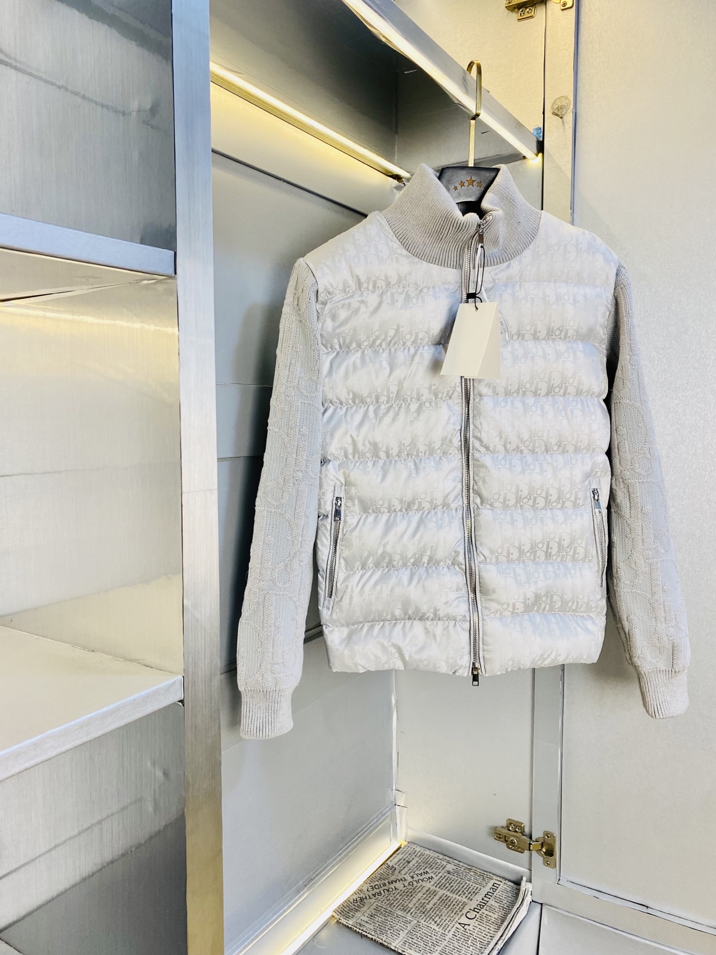 NO:690457,Original item from the official website. Can wear 200 pounds of Dior's new Dior ss down jacket. High version and high quality. Original fabric, the same style as Internet celebrity stars. Open mold to customize hardware accessories. Very comfortable. Super versatile and good-looking down jacket. Non-market ordinary version. Feel free to compare. Quality is absolutely guaranteed. Color picture and color. Size M-3XL, dior, dior, jackets & coats, down jacket,19860909官网原单货 可穿200斤迪奥Dior ss新款羽绒服外套 高版本高品质 原版面料网红明星同款 开模定制五金辅料 感非常舒服 超级百搭好看的一款羽绒外套 非市场普通版本 随意对比 品质绝对保证 颜色图色 尺码M-3XL,,dior,dior,jackets & coats,down jacket,,Men's clothing