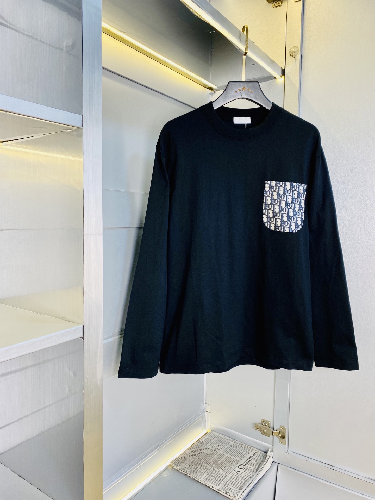 NO:646238,Wearing 210 pounds, original item!  Good news for fat people, Dior couple's outfit, original order quality, 2025 latest model, long-sleeved T-shirt base layer, selected counter custom-made top-grade pure cotton imported fabric, with original wash mark!  All three standards are complete, all details are perfectly made, 1:1 replica, 100% authentic, original hardware, high-end customized accessories, original factory and original logo, the upper body effect is amazing!  The sizes at the counter are a little too large, Xs-XL (175/130 pounds wears Xs), dior, dior, tees, t-shirt, alexander wang19860909穿210斤 原单货！胖子福音 情侣装迪奥Dior 原单品质 2025最新款 长袖T恤打底衫 精选专柜订制顶级纯棉进口面料 带原版洗水唛！三标齐全 所有细节做工完美1比1复刻 还原正品百分百 原版五金 高端订制辅料 原厂原标 上身效果超赞！专柜码数偏大Xs-XL(175/130斤穿Xs),,dior,dior,tees，t-shirt,alexander wang,Men's clothing