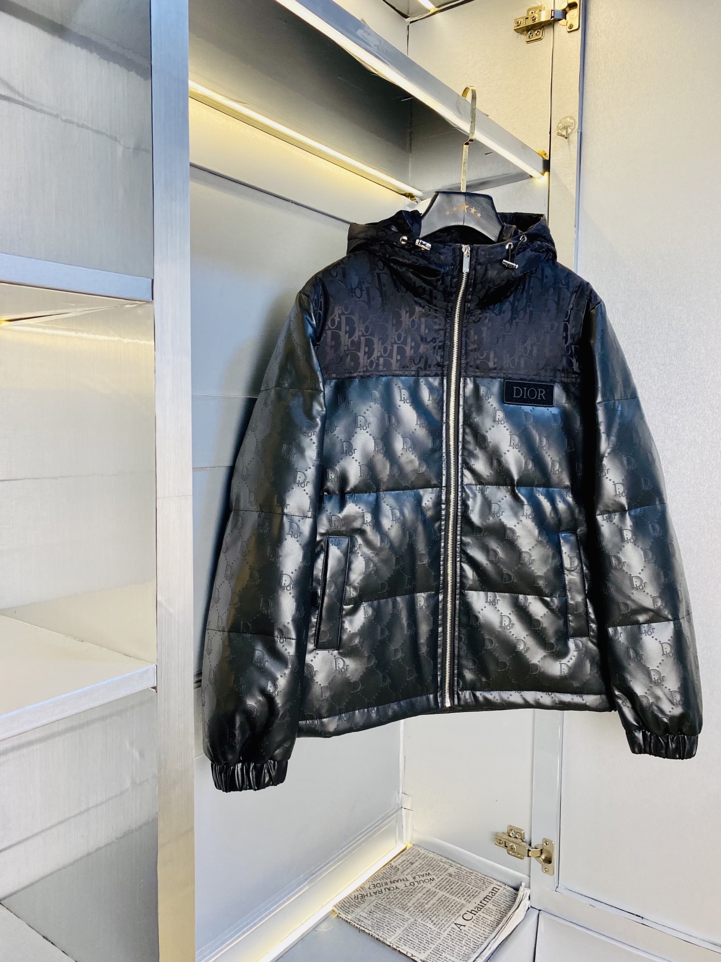 NO:648563,Original item from the official website. Can wear 200 pounds of Dior Dior ss new spliced ​​leather down jacket. High version and high quality. Original fabric, the same style as Internet celebrity stars. Open mold to customize hardware accessories. Very comfortable. Super versatile and good-looking down jacket. Non-market ordinary version. Feel free to compare. Quality is absolutely guaranteed. Color and color. Size M-3XL, dior, dior, jackets & coats, leather jacket, down jacket, alexander wang19860909官网原单货 可穿200斤迪奥Dior ss新款拼接皮衣羽绒服外套 高版本高品质 原版面料网红明星同款 开模定制五金辅料 感非常舒服 超级百搭好看的一款羽绒外套 非市场普通版本 随意对比 品质绝对保证 颜色图色 尺码M-3XL,,dior,dior,jackets & coats,leather jacket,down jacket,alexander wang,Men's clothing