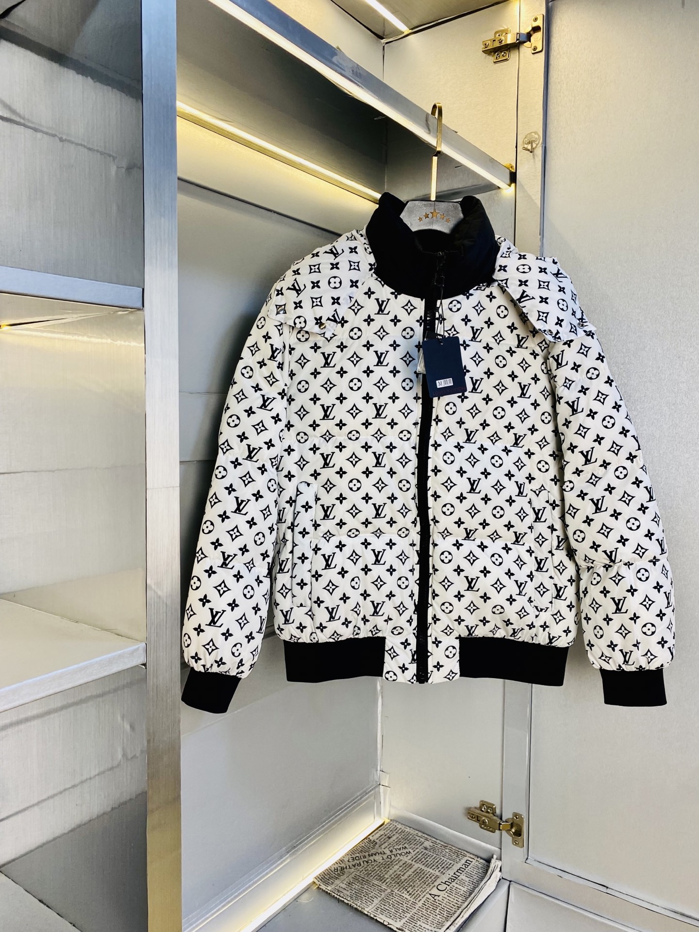 NO:650917,Original item from the official website. Can wear 200 pounds of Louis Vuitton Lv ss new down jacket. High version and high quality. The original fabric is the same as that of Internet celebrity stars. Mold customization of hardware accessories. Very comfortable. A super versatile and good-looking down jacket. Non-market ordinary version. Compare at will. Quality is absolutely guaranteed. Colors and pictures. Sizes M-3XL,,louis vuitton,louis vuitton,jackets & coats,down jacket,alexander wang19860909官网原单货 可穿200斤路易威登Lv ss新款羽绒服外套 高版本高品质 原版面料网红明星同款 开模定制五金辅料 感非常舒服 超级百搭好看的一款羽绒外套 非市场普通版本 随意对比 品质绝对保证 颜色图色 尺码M-3XL,,louis vuitton,louis vuitton,jackets & coats,down jacket,alexander wang,Men's clothing