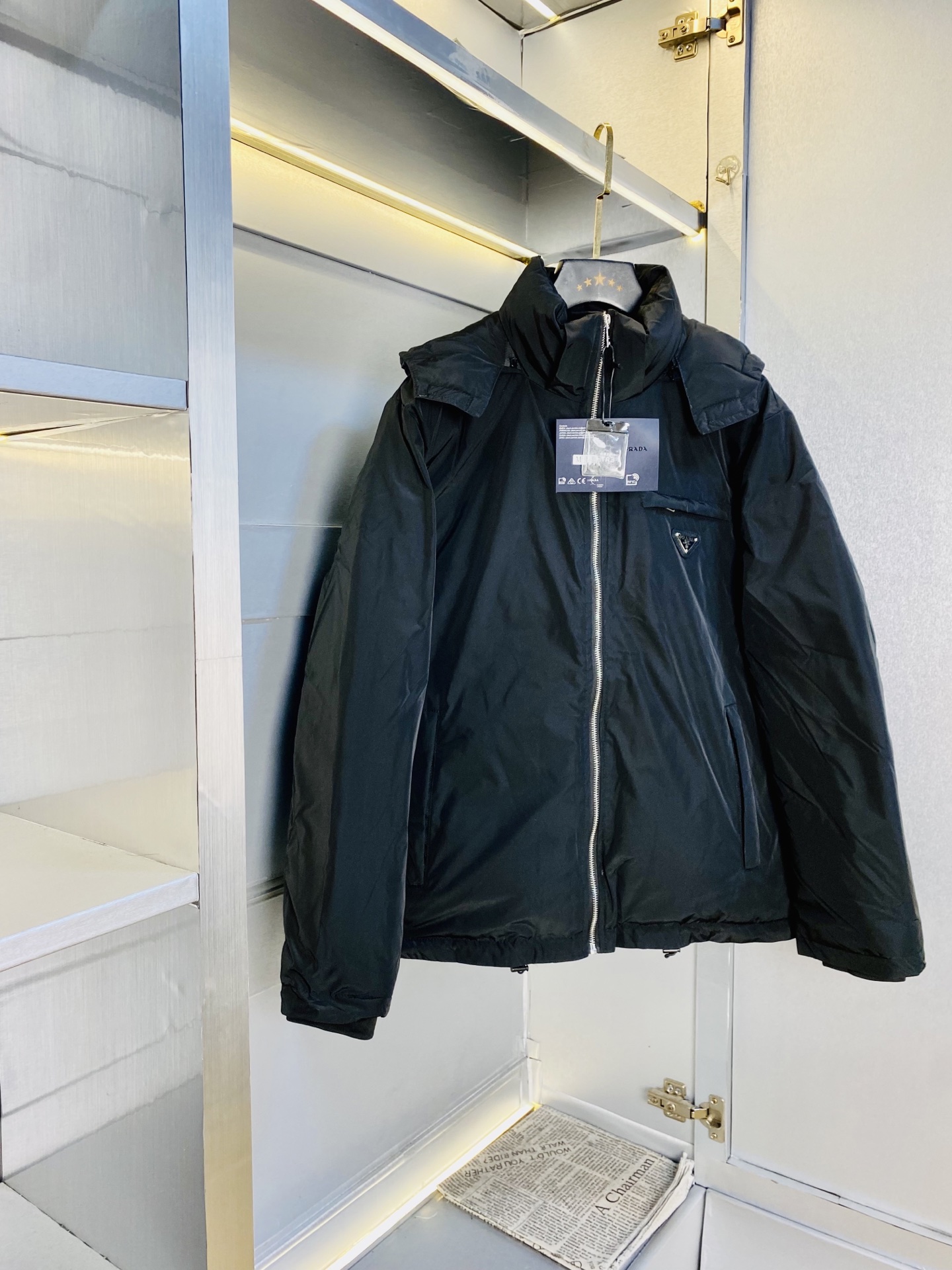 NO:648579,Original item from the official website. Can wear 200 pounds of Prada ss new down jacket. High version and high quality. Original fabric, the same style as Internet celebrity stars. Customized hardware and accessories. Very comfortable. Super versatile and good-looking down jacket. Non-market ordinary version. Compare at will. Quality is absolutely guaranteed. Color, picture and color. Size M-3XL,, prada, prada, jackets & coats, down jacket, alexander wang19860909官网原单货 可穿200斤普拉达Prada ss新款羽绒服外套 高版本高品质 原版面料网红明星同款 开模定制五金辅料 感非常舒服 超级百搭好看的一款羽绒外套 非市场普通版本 随意对比 品质绝对保证 颜色图色 尺码M-3XL,,prada,prada,jackets & coats,down jacket,alexander wang,Men's clothing