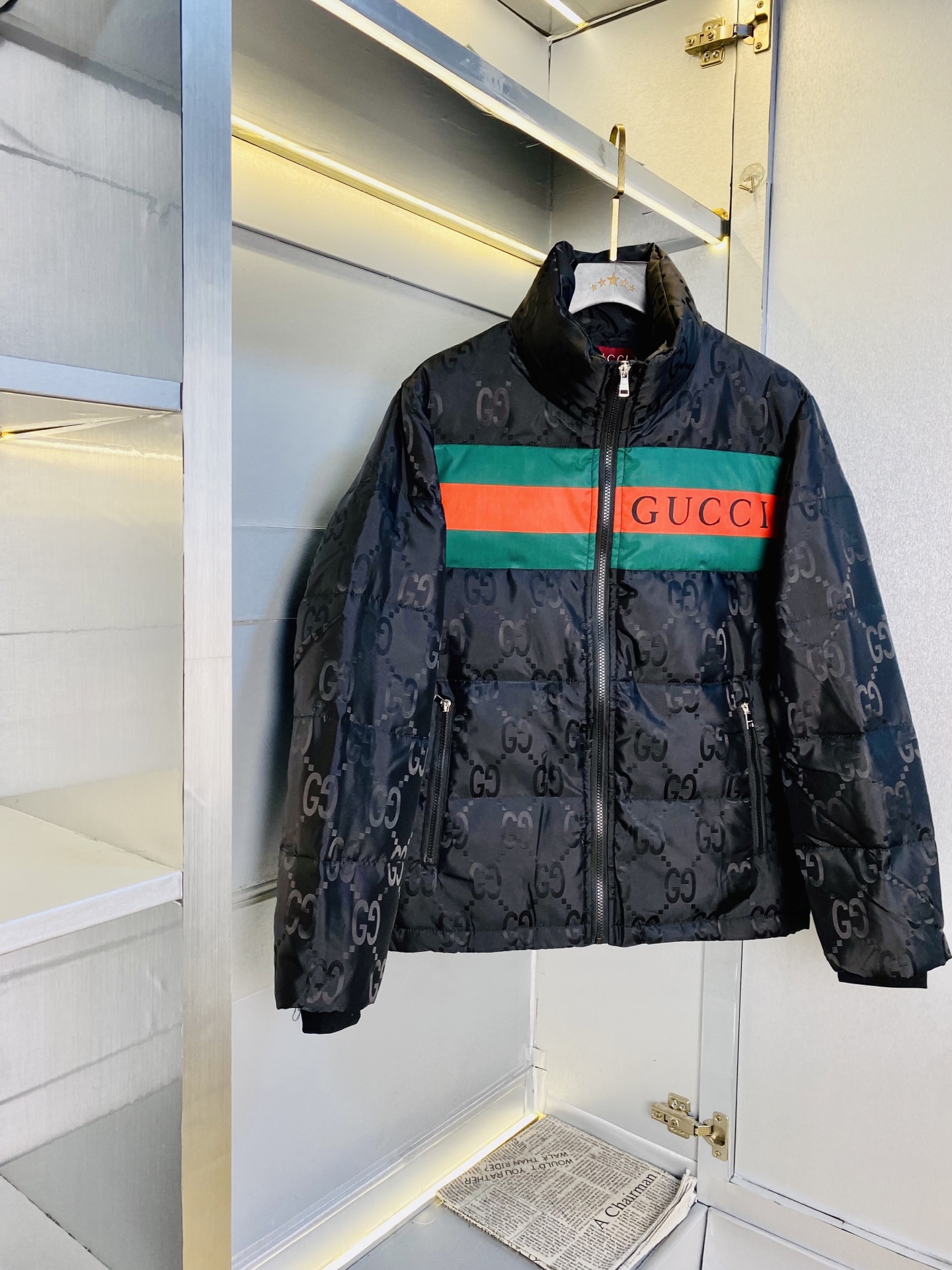 NO:648591,Original item from the official website. Can wear 200 pounds of Gucci ss new down jacket. High version and high quality. Original fabric, the same style as Internet celebrity stars. Open mold to customize hardware accessories. Very comfortable. Super versatile and good-looking down jacket. Non-market ordinary version. Compare at will. Quality is absolutely guaranteed. Colors and pictures. Size M-3XL,,gucci,jackets & coats,down jacket,alexander wang19860909官网原单货 可穿200斤古奇Gucci ss新款羽绒服外套 高版本高品质 原版面料网红明星同款 开模定制五金辅料 感非常舒服 超级百搭好看的一款羽绒外套 非市场普通版本 随意对比 品质绝对保证 颜色图色 尺码M-3XL,,gucci,jackets & coats,down jacket,alexander wang,Men's clothing