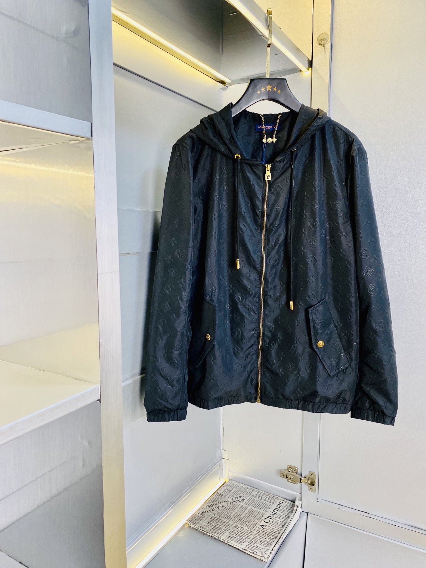 NO:650926,The original item from the official website can wear 200 pounds of Louis Vuitton Lv autumn style!  New coat, jacket and windproof coat. High version and high quality. The original fabric is the same as that of Internet celebrity stars. Mold customization of hardware and accessories. Very comfortable. A super versatile and good-looking coat. Not a common version in the market. Compare at will. Quality is absolutely guaranteed. Color pictures and colors. Sizes M-3XL, Louis vuitton, Louis vuitton, jackets & coats, jackets & coats, alexander wang19860909官网原单货 可穿200斤路易威登Lv 秋款！新款外套夹克防风衣 高版本高品质 原版面料网红明星同款 开模定制五金辅料 感非常舒服 超级百搭好看的一款外套 非市场普通版本 随意对比 品质绝对保证 颜色图色 尺码M-3XL,,louis vuitton,louis vuitton,jackets & coats,jackets & coats,alexander wang,Men's clothing