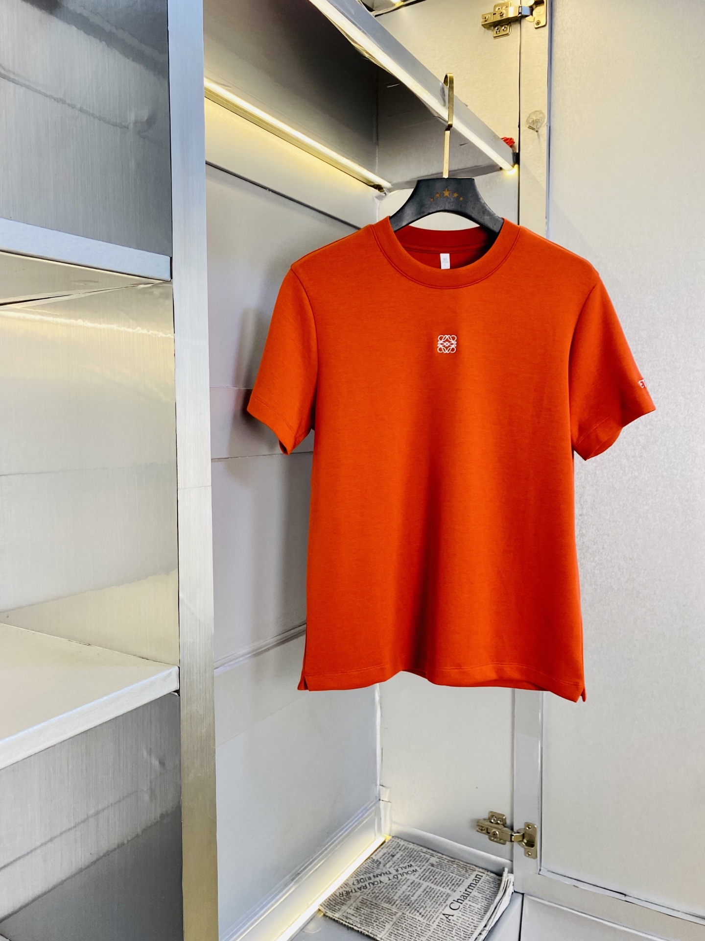 NO:712076,Support replacement after the year!  Wearing 210 pounds, fat man's gospel, thickened short-sleeved Loewe, original quality, 2026 latest style, autumn and winter short-sleeved sweatshirt, short-sleeved, selected counter custom-made top-grade mercerized space cotton imported fabric, all details are perfectly made, 1:1 replica, 100% authentic, original hardware, high-end customized accessories, original factory original label, the upper body effect is amazing!  Size M-4XL,,loewe,loewe,hoodie,sweatshirts,T-shirt,19860909支持年后退换！ 穿210斤 胖子福音 加厚短袖罗意威Loewe 原单品质 2026最新款 秋冬短袖卫衣短袖 精选专柜订制顶级丝光太空棉进口面料 所有细节做工完美1比1复刻 还原正品百分百 原版五金 高端订制辅料 原厂原标 上身效果超赞！码数M-4XL,,loewe,loewe,hoodie,sweatshirts,T-shirt,,Men's clothing