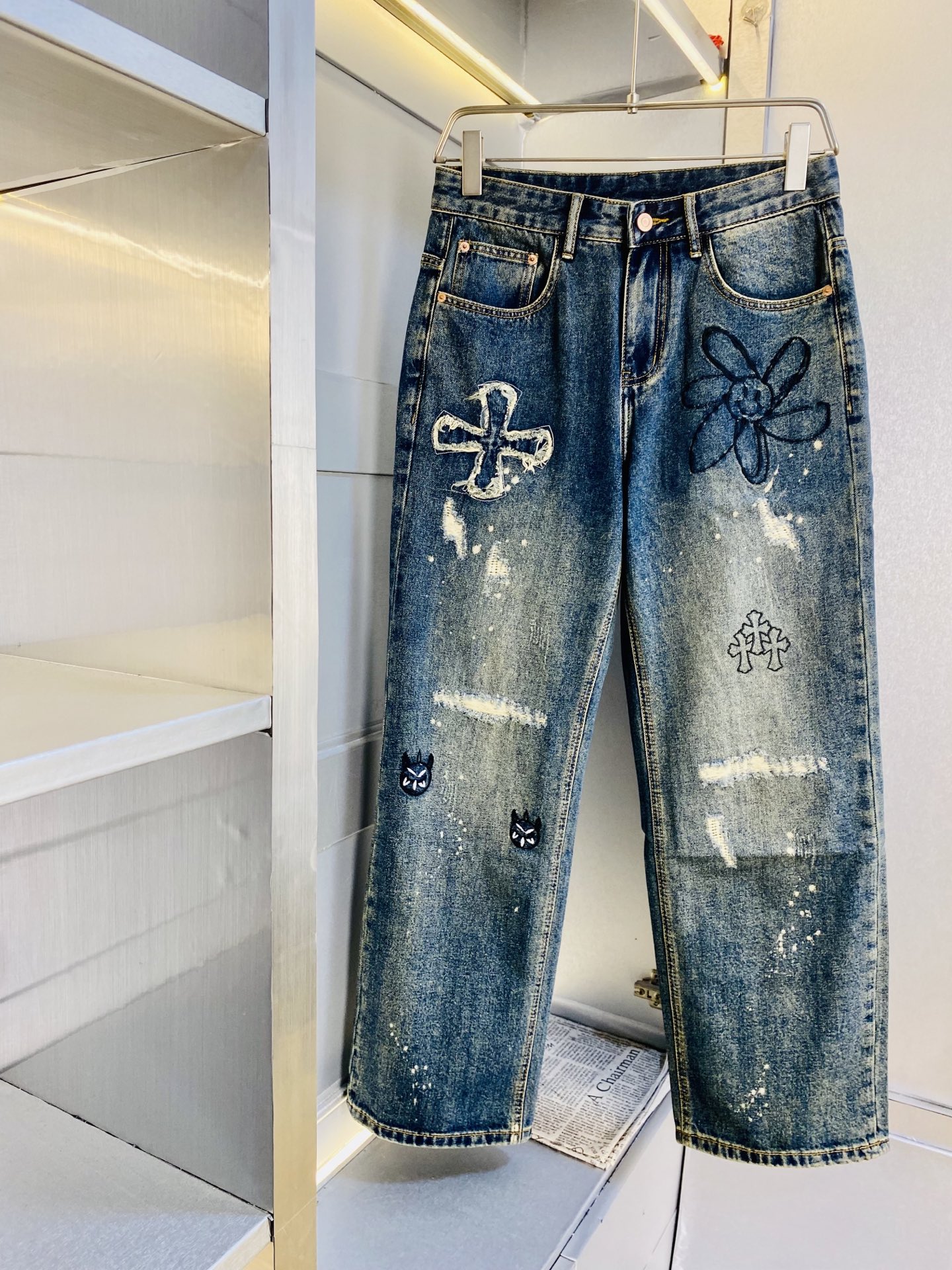 NO:682851,The original item from the official website can be worn up to 220 pounds. Chrome Hearts 2026 new models are available at the counter at the same time. Fashionable casual pants straight jeans, imported original fabrics, upper body comfortable and breathable, top craftsmanship hardware accessories. Extremely high grade, super correct version, fashionable and stylish upper body!  A wardrobe essential!  Size 28-40,,chrome hearts,chrome hearts,jeans,19860909原单货官网款 可穿220斤克罗心Chrome Hearts2026新款专柜同步有售,时尚休闲裤直筒牛仔裤,进口原版面料,上身舒适透气,顶级工艺五金配饰.档次极高,版型超正,上身时尚有型！衣橱必备单品！尺码28-40,,chrome hearts,chrome hearts,jeans,,Men's clothing