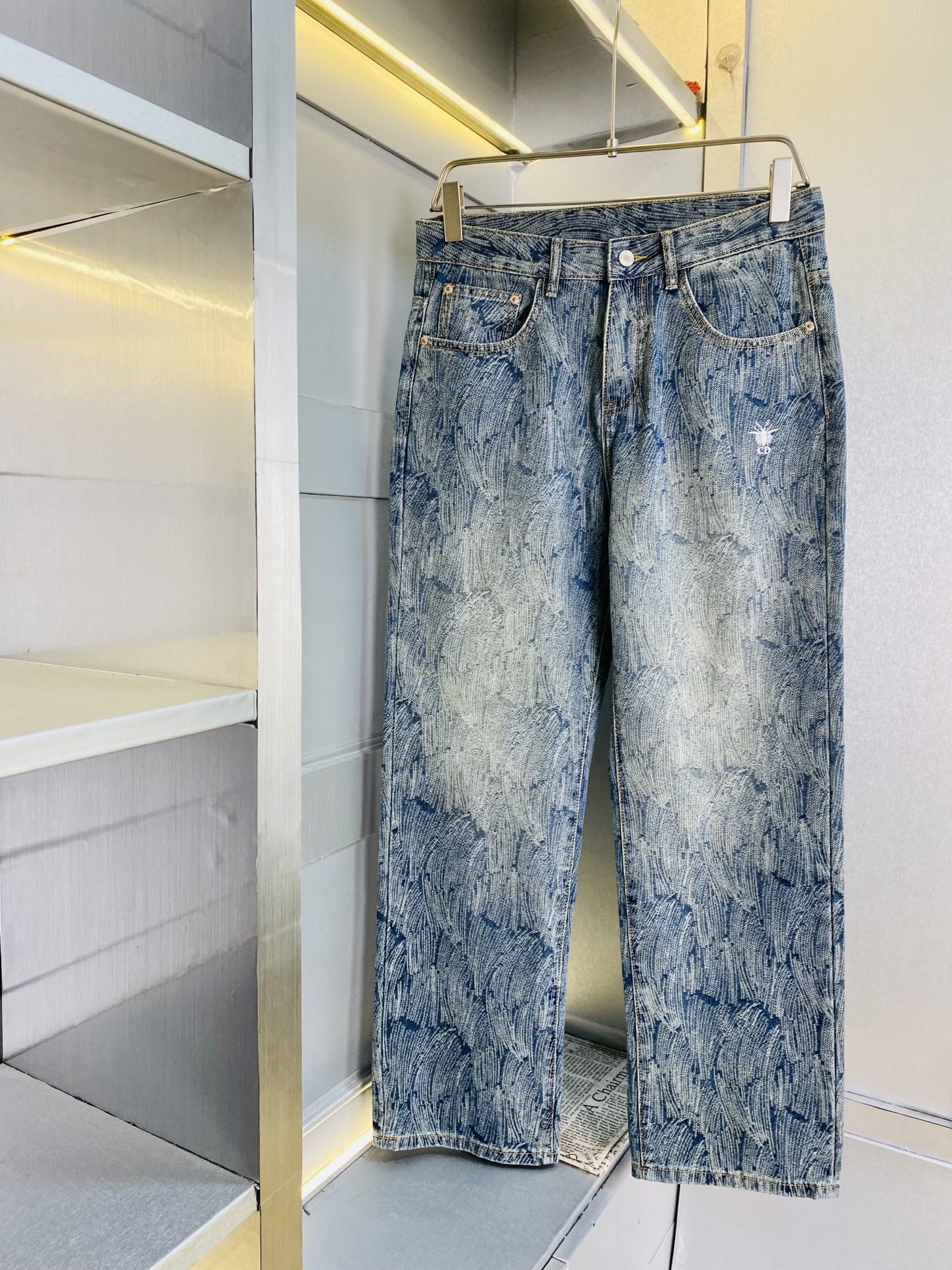 NO:682863,The original item from the official website can be worn up to 220 kilograms. Dior 2026 new models are available at the counter at the same time. Fashionable casual pants straight jeans, imported original fabrics, upper body comfortable and breathable, top craftsmanship hardware accessories. Extremely high grade, super correct version, fashionable and stylish upper body!  A wardrobe essential!  Size 28-40,,dior,dior,jeans,19860909原单货官网款 可穿220斤迪奥Dior 2026新款专柜同步有售,时尚休闲裤直筒牛仔裤,进口原版面料,上身舒适透气,顶级工艺五金配饰.档次极高,版型超正,上身时尚有型！衣橱必备单品！尺码28-40,,dior,dior,jeans,,Men's clothing