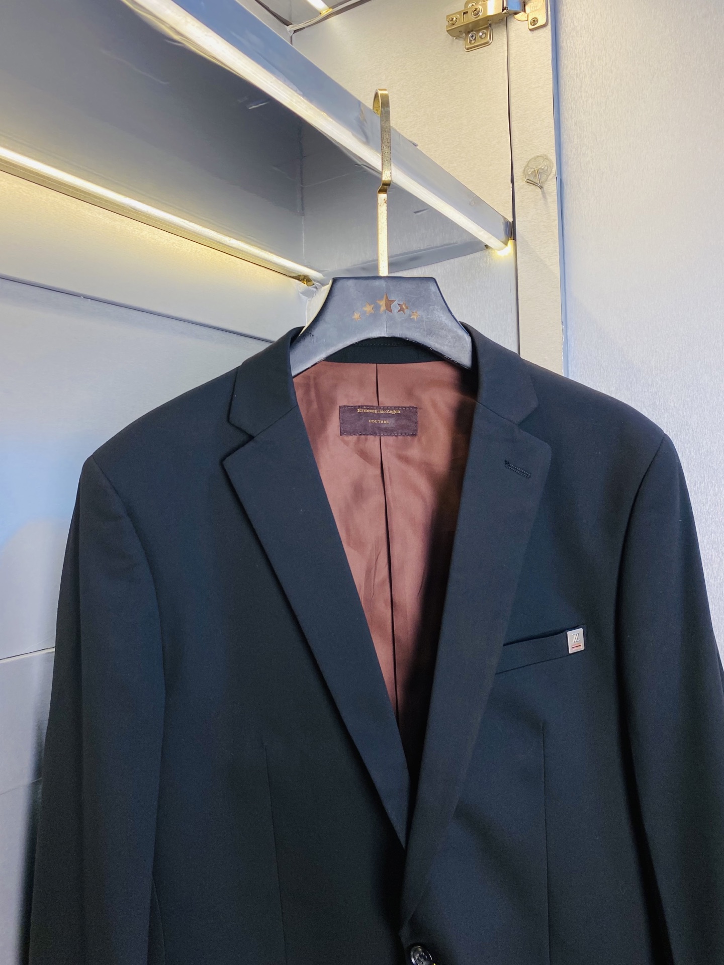 支持年后退换！ 整套P680 官网原单货 可穿220斤🔥杰尼亚Zegna 2025秋冬款！新款西装外套西装套装西服套装礼服套装 三标齐全 带洗水唛⚠高版本⚠高品质 ⚠原版面料⚠网红明星同款!

开模定制五金辅料  感非常舒服  超级百搭好看
非市场普通版本 随意对比 品质绝对保证
颜色：图色
尺码：M-4XL (175/130斤穿M)