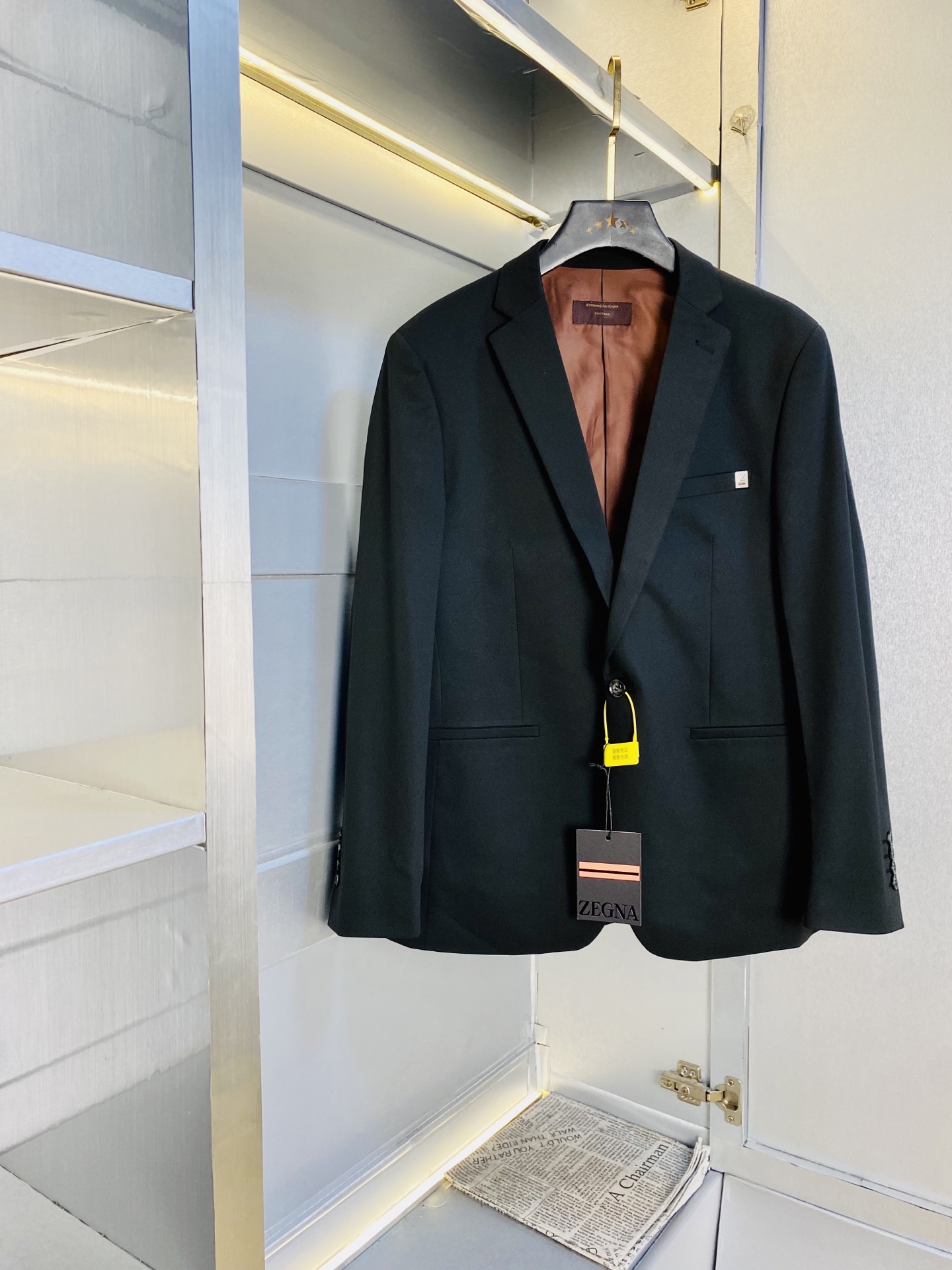 支持年后退换！ 整套P680 官网原单货 可穿220斤🔥杰尼亚Zegna 2025秋冬款！新款西装外套西装套装西服套装礼服套装 三标齐全 带洗水唛⚠高版本⚠高品质 ⚠原版面料⚠网红明星同款!

开模定制五金辅料  感非常舒服  超级百搭好看
非市场普通版本 随意对比 品质绝对保证
颜色：图色
尺码：M-4XL (175/130斤穿M)