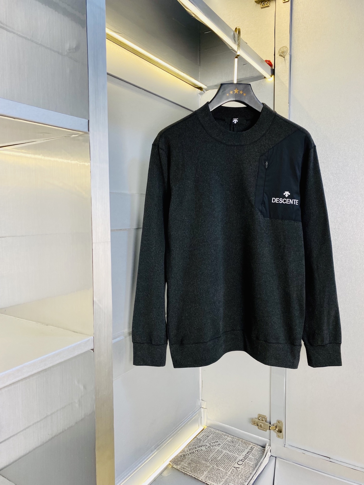 NO:681204,Double-sided velvet can wear up to 220 pounds. Double-sided velvet thin velvet model. Descente. Original quality. 2026 latest model. Warm long-sleeved sweatshirt style base layer T-shirt. Selected counters to customize top-grade imported fabrics. All details are perfectly made and reproduced 1:1. Restore 100% authenticity. Original hardware. High-end customized accessories. Original factory original label. The upper body effect is great!  Size L-4XL,,hoodie,sweatshirts,tees,t-shirt,19860909双面绒可穿220斤 双面加绒薄绒款 迪桑特Descente 原单品质 2026最新款 保暖长袖卫衣款打底衫T恤 精选专柜订制顶级进口面料 所有细节做工完美1比1复刻 还原正品百分百 原版五金 高端订制辅料 原厂原标 上身效果超赞！码数L-4XL,,hoodie,sweatshirts,tees，t-shirt,,Men's clothing