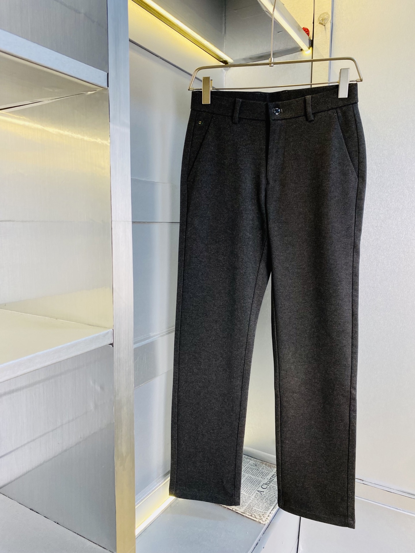 NO:690474,Original item from the official website. Can be worn by Zegna. Simple and fashionable. 2026ss new casual trousers, suit trousers, suit trousers, dress trousers, long trousers, very comfortable to wear, low-key yet luxurious. It is very classy to wear, and there is no need to say much about the trousers style and tailoring. The upper body is exquisite and vivid. Really first-class and top-quality materials. Really palace-level casual trousers and elastic pants, using Turkish cotton to produce the most famous denim fabric.  The quality is outstanding, the pants are very soft after heavy washing!  The straight-leg version is not picky, the upper body is absolutely stylish, the expert design is extremely luxurious. Size: S-4XL,,zegna,business suit,19860909官网原单货 可穿斤杰尼亚Zegna 简约时尚 2026ss新款休闲裤西裤西装裤西服裤礼服裤长裤身穿着非常舒适 低调不失奢华 穿出去非常有档次,裤型款式和裁剪亦无需多言 上身精致跃然.真正一等一顶级质料 真正殿堂级的休闲裤松紧裤,选用土耳其的棉花 生产出最有名的单宁布 品质卓然,经过重水洗使得裤子很柔软！直脚的版型 不挑人 上身绝对的有型 达人设计 极度奢华.码数:S-4XL,,zegna,business suit,,Men's clothing