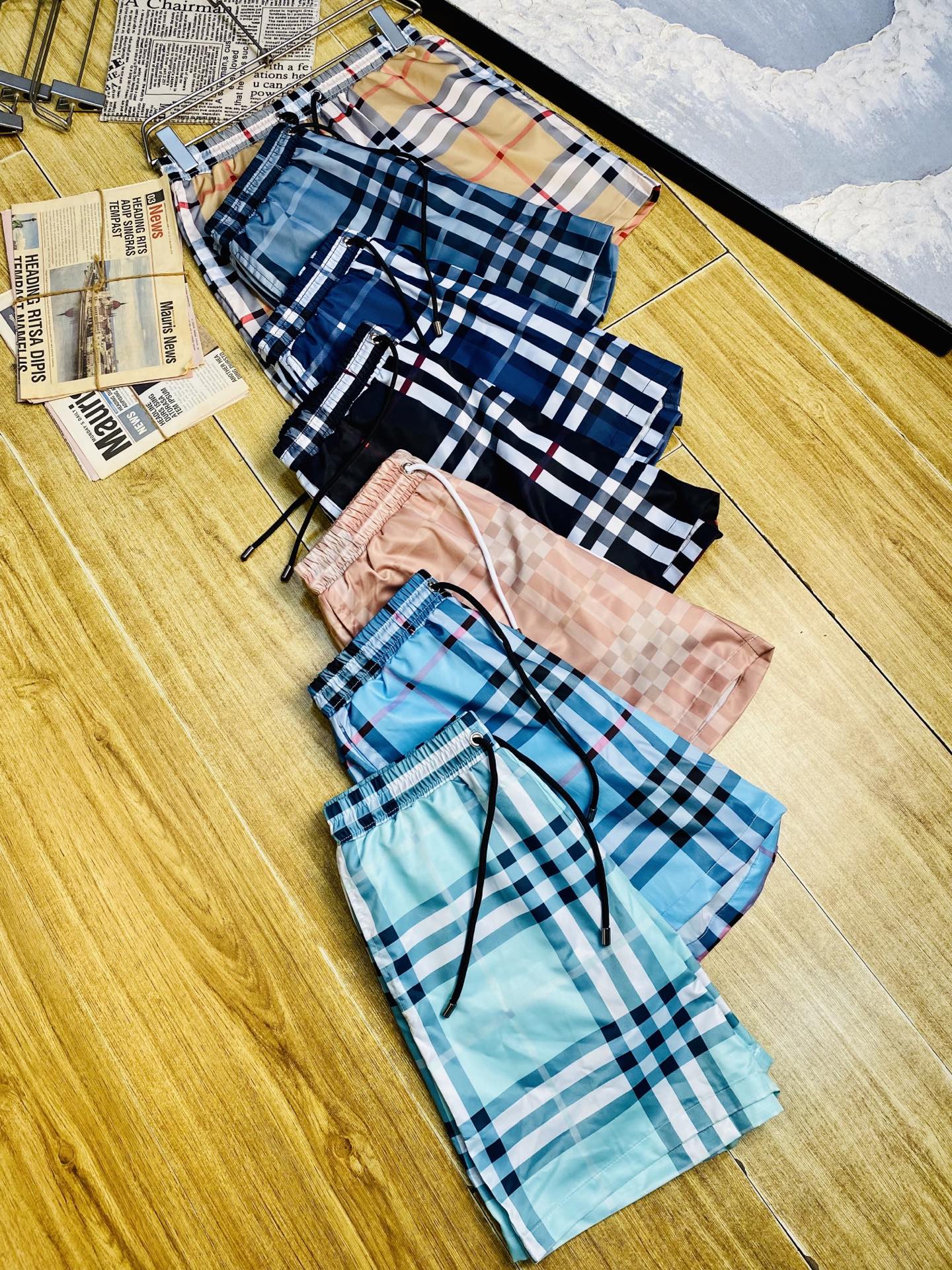 NO:773457,Original item: Burberry 2026 new summer shorts for couples, available at counters simultaneously, complete with three labels, with wash mark, hardware with logo, and mesh pockets inside!  Fashionable casual pants, quick-drying pants, beach pants, imported original fabrics, comfortable and breathable upper body, top-notch craft patterns, waistband threaded surround, extremely high grade, super correct version, fashionable and stylish upper body!  A must-have for your spring and summer wardrobe!  Size M-3XL,,burberry,burberry,shorts,19860909原单货 情侣款巴宝莉Burberry 2026夏季新品短裤 专柜同步有售,三标齐全 带洗水唛 五金带Logo,内里带网兜！时尚休闲裤 速干裤 沙滩裤,进口原版面料,上身舒适透气,顶级工艺图案,腰围工艺螺纹围接,档次极高,版型超正,上身时尚有型！春夏衣橱必备单品！尺码M-3XL,,burberry,burberry,shorts,,Men's clothing