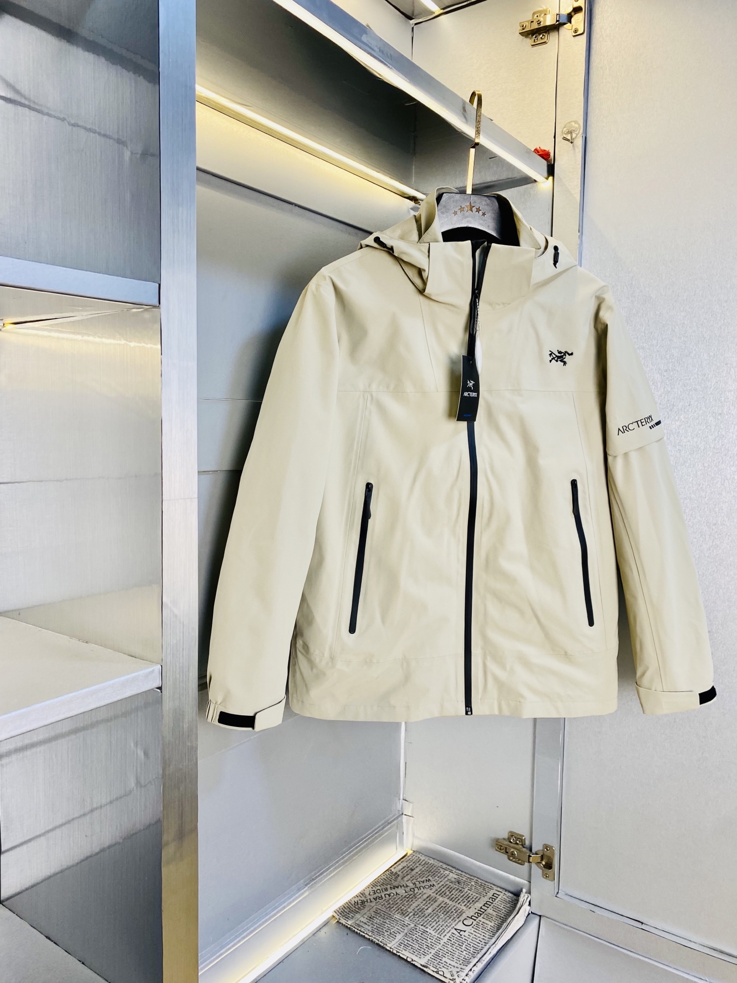 NO:691373,Original item from the official website. Can wear 220 pounds of couple's Arcteryx 2026ss new model. Soft shell three-in-one down jacket with down liner that can be worn outside. High version and high quality. Original fabric, the same style as Internet celebrity stars. Open mold and customized hardware accessories. Very comfortable. Super versatile and good-looking down jacket. Non-market ordinary version. Feel free to compare. Absolute quality guaranteed. Color pictures. Size S-4XL, arc'teryx, jackets &  coats, down jacket,19860909官网原单货 可穿220斤情侣款始祖鸟Arcteryx 2026ss新款 软壳三合一羽绒服外套羽绒内胆可外穿 高版本高品质 原版面料网红明星同款 开模定制五金辅料 感非常舒服 超级百搭好看的一款羽绒外套 非市场普通版本 随意对比 品质绝对保证 颜色图色 尺码S-4XL,arc'teryx,jackets & coats,down jacket,,Men's clothing