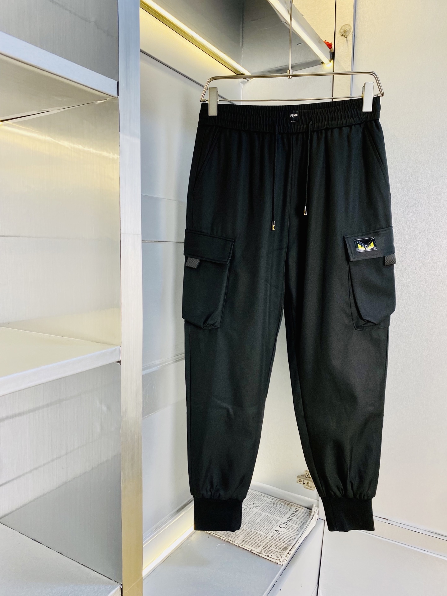 NO:726621,Support replacement after the year!  Original item from the official website. You can wear Fendi down pants with a down liner inside!  Simple and fashionable winter casual pants, sweat pants, elastic pants, straight pants, long pants, very comfortable to wear, low-key yet luxurious, very classy to wear, and the style and cut of the pants need no introduction. The upper body is exquisite and vivid. Really first-class top quality materials. Really top-grade casual pants and elastic pants, using Turkish cotton to produce the most famous denim fabric. The quality is outstanding, and the pants are very soft after heavy washing!  The straight-leg version is not picky, the upper body is absolutely stylish, the expert design is extremely luxurious. Size: M-4XL,, fendi, fendi, down jacket,19860909支持年后退换！ 官网原单货 可穿斤芬迪Fendi 羽绒裤内里加羽绒内胆！简约时尚 冬款休闲裤卫裤松紧裤直筒裤长裤身穿着非常舒适 低调不失奢华 穿出去非常有档次,裤型款式和裁剪亦无需多言 上身精致跃然.真正一等一顶级质料 真正殿堂级的休闲裤松紧裤,选用土耳其的棉花 生产出最有名的单宁布 品质卓然,经过重水洗使得裤子很柔软！直脚的版型 不挑人 上身绝对的有型 达人设计 极度奢华.码数:M-4XL,,fendi,fendi,down jacket,,Men's clothing