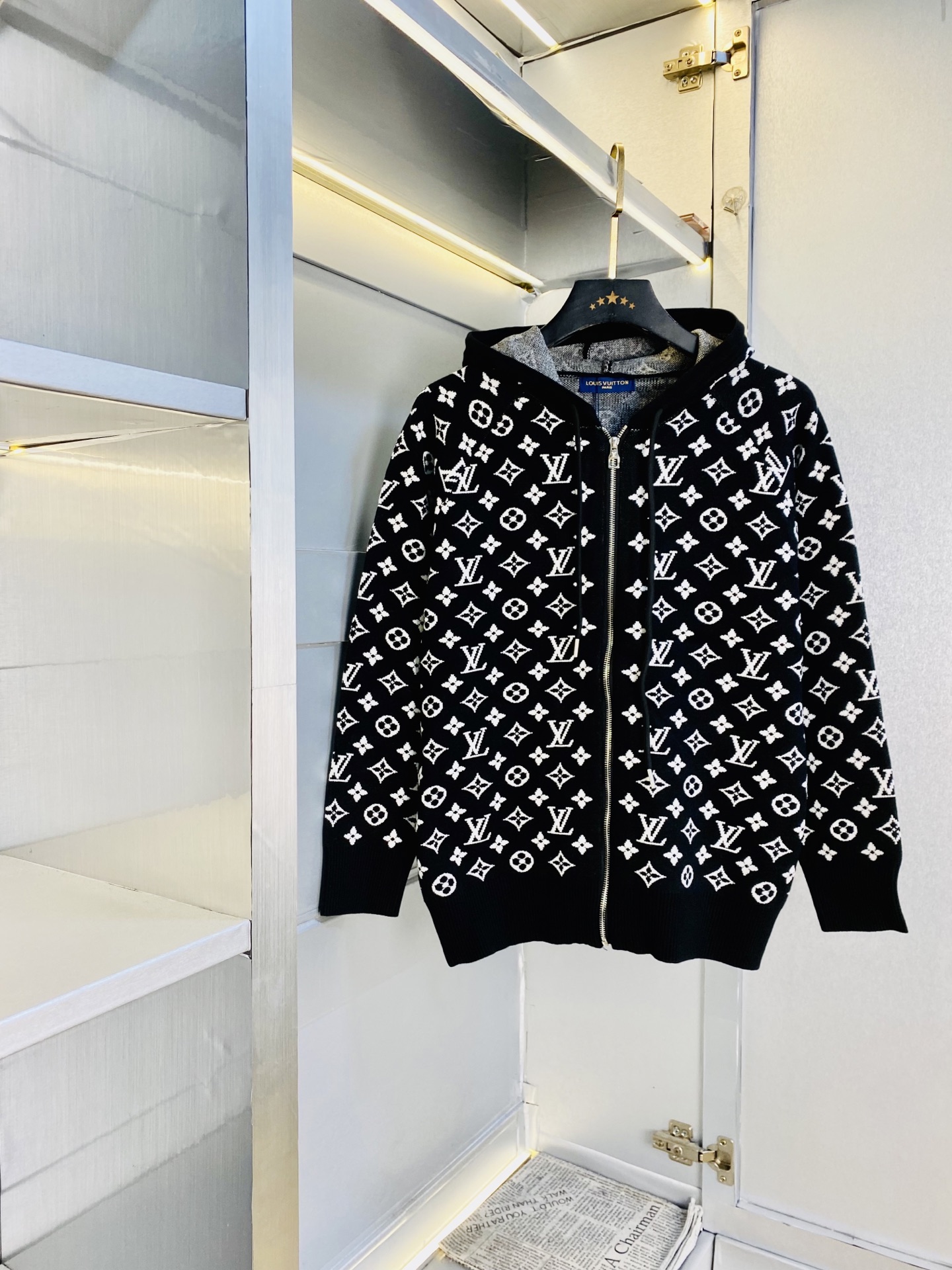 NO:743540,The original item from the official website can wear 200 pounds of Louis Vuitton Lv 2026 spring style!  New knitted sweater and cardigan jacket. High version and high quality. The original fabric is the same as that of Internet celebrity stars. Open mold to customize hardware accessories. Very comfortable. Super versatile and good-looking jacket. Non-common version in the market. Compare at will. Quality is absolutely guaranteed. Color pictures and colors. Sizes L-3XL, louis vuitton, louis vuitton, jackets & coats,19860909官网原单货 可穿200斤路易威登Lv 2026春款！新款针织衫羊毛衫外套 高版本高品质 原版面料网红明星同款 开模定制五金辅料 感非常舒服 超级百搭好看的一款外套 非市场普通版本 随意对比 品质绝对保证 颜色图色 尺码L-3XL,,louis vuitton,louis vuitton,jackets & coats,,Men's clothing