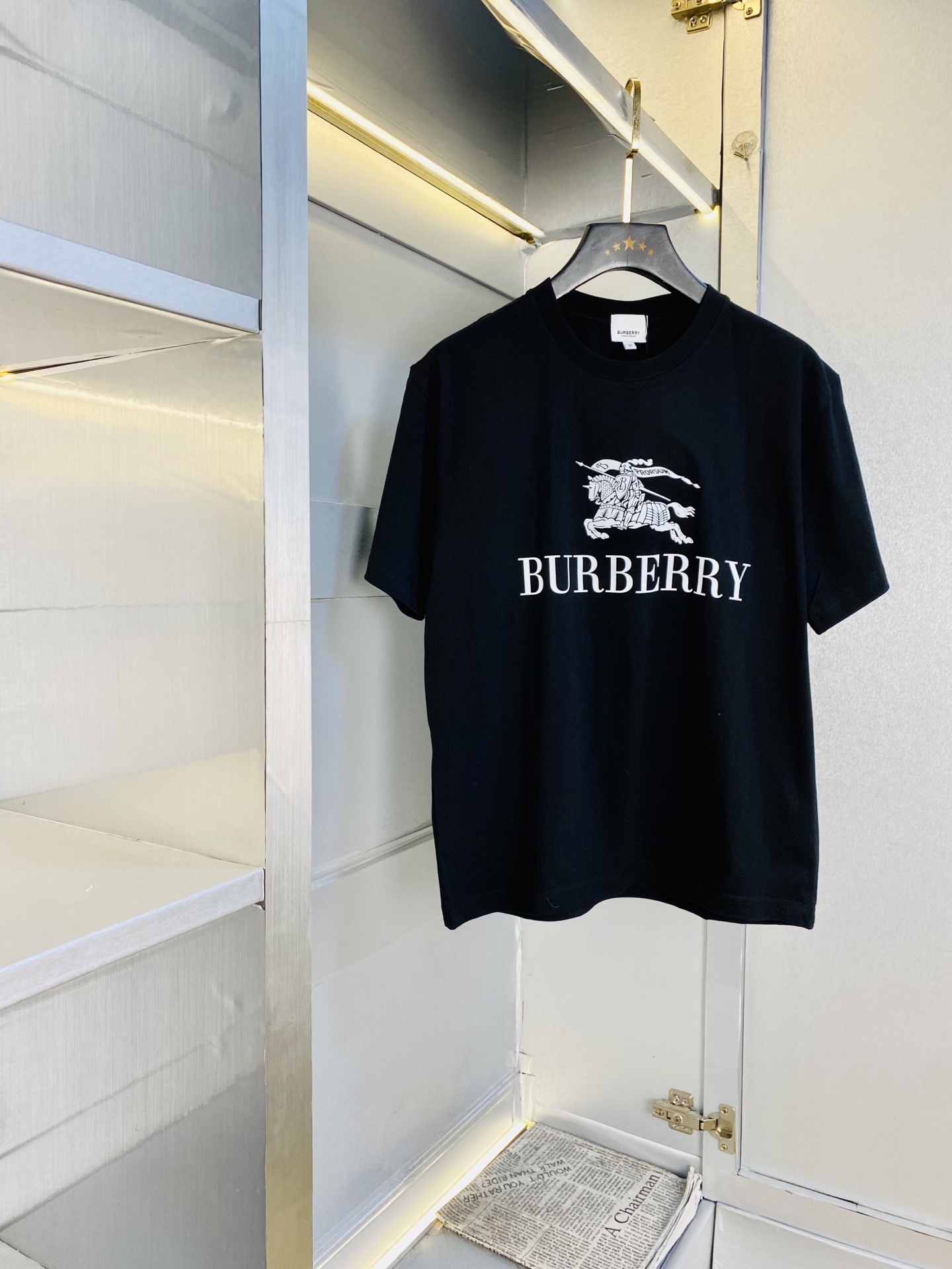NO:756515,Wearing 220 pounds, Good news for fat people, Burberry for couples, original order quality, 2026 latest round neck short-sleeved T-shirt, selected counter custom-made top-grade mercerized cotton imported fabrics, all details are perfectly made and reproduced 1:1, 100% authentic, original hardware, high-end customized accessories, original factory labels, and the upper body effect is amazing!  The size is too large S-3XL (175/150 pounds wear L),,burberry,burberry,T-shirt,tees,t-shirt,19860909穿220斤 胖子福音 情侣装巴宝莉Burberry 原单品质 2026最新款圆领短袖T恤 精选专柜订制顶级丝光棉进口面料 所有细节做工完美1比1复刻 还原正品百分百 原版五金 高端订制辅料 原厂原标 上身效果超赞！码数偏大S-3XL（175/150斤穿L）,,burberry,burberry,T-shirt,tees，t-shirt,,Men's clothing