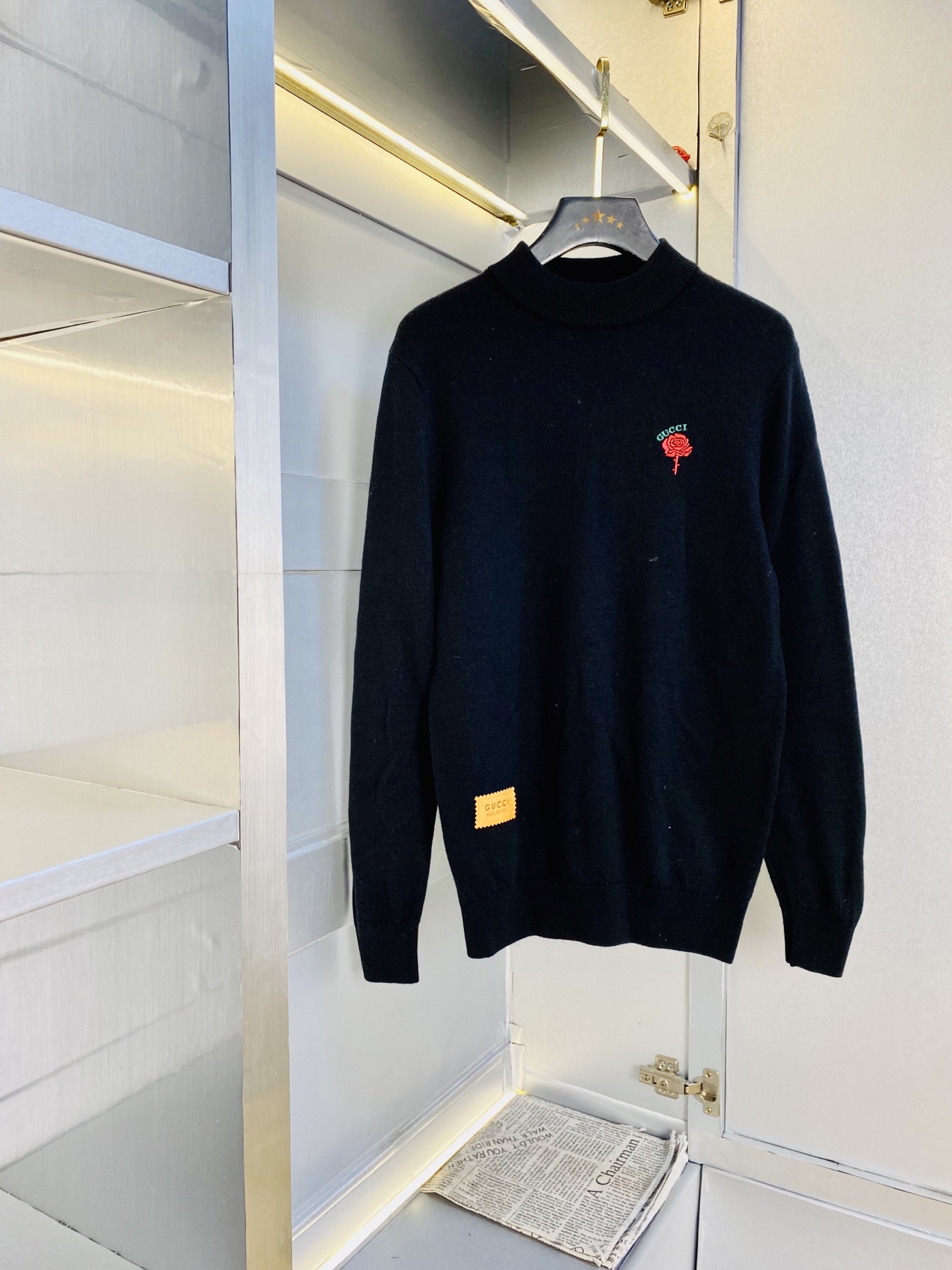 NO:733046,Can be worn by fat people weighing 220 pounds. Gucci. 100% cashmere original quality. Complete with three labels. 2026 latest model sweater and woolen sweater. Selected counter custom-made top imported fabrics. All details are perfectly made and reproduced 1:1. Restore 100% authenticity. Original hardware. High-end customized accessories. Original factory label. The upper body effect is great!  Size: M-4XL,,gucci,sweaters,19860909可穿220斤胖子福音 古奇Gucci 百分百羊绒原单品质 三标齐全 2026最新款 针织衫羊毛衫毛衣 精选专柜订制顶级进口面料 所有细节做工完美1比1复刻 还原正品百分百 原版五金 高端订制辅料 原厂原标 上身效果超赞！码数:M-4XL,,gucci,sweaters,,Men's clothing