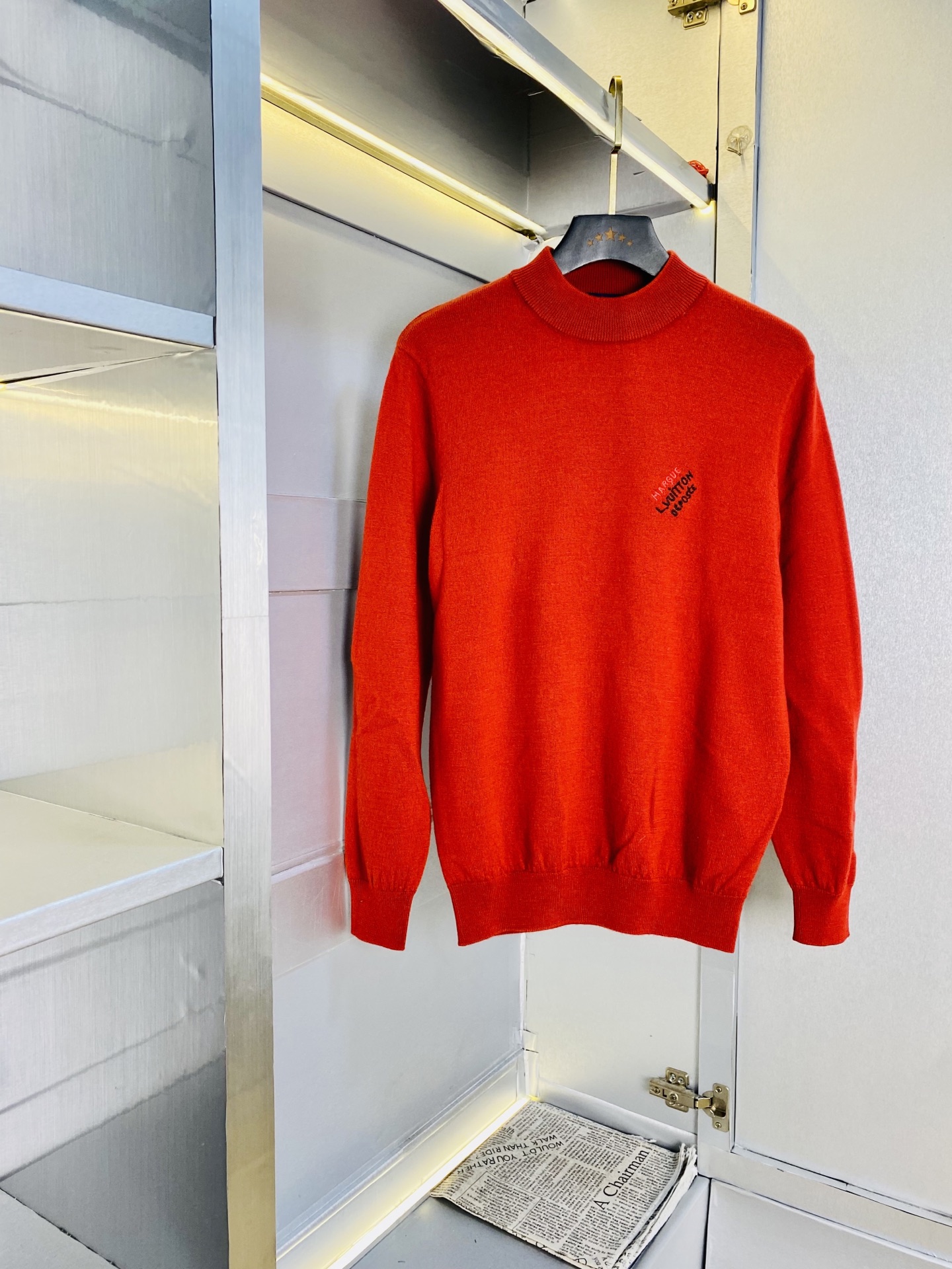 NO:733012,Good news for fat people weighing 220 pounds, Louis Vuitton Lv, 100% cashmere original quality, complete with three labels, the latest 2026 knitted sweaters, woolen sweaters, selected counter custom-made top imported fabrics, all details are perfectly made, 1:1 replica, 100% authentic, original hardware, high-end customized accessories, original factory labels, and the upper body effect is amazing!  Size: M-4XL,,louis vuitton,louis vuitton,sweaters,19860909可穿220斤胖子福音 路易威登Lv 百分百羊绒原单品质 三标齐全 2026最新款 针织衫羊毛衫毛衣 精选专柜订制顶级进口面料 所有细节做工完美1比1复刻 还原正品百分百 原版五金 高端订制辅料 原厂原标 上身效果超赞！码数:M-4XL,,louis vuitton,louis vuitton,sweaters,,Men's clothing