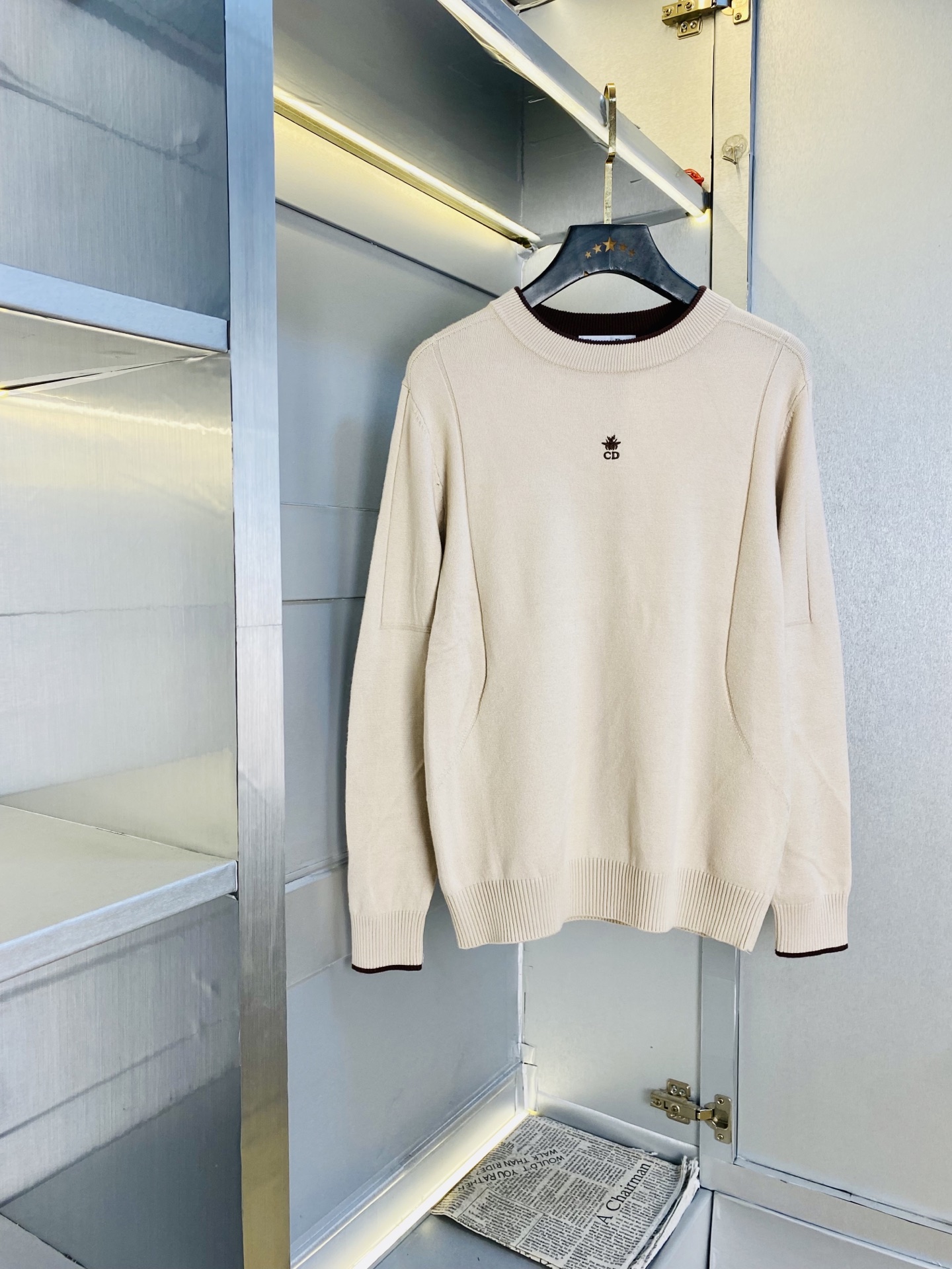 NO:733017,Good news for fat people weighing 220 pounds. Dior original order quality, complete with three labels, 2026 latest style knitted sweaters and woolen sweaters, selected counter custom-made top imported fabrics, all details perfectly crafted 1:1 replica, 100% authentic, original hardware, high-end customized accessories, original factory original labels, the upper body effect is amazing!  Size: M-4XL,,dior,dior,sweaters,19860909可穿220斤胖子福音 迪奥Dior 原单品质 三标齐全 2026最新款 针织衫羊毛衫毛衣 精选专柜订制顶级进口面料 所有细节做工完美1比1复刻 还原正品百分百 原版五金 高端订制辅料 原厂原标 上身效果超赞！码数:M-4XL,,dior,dior,sweaters,,Men's clothing