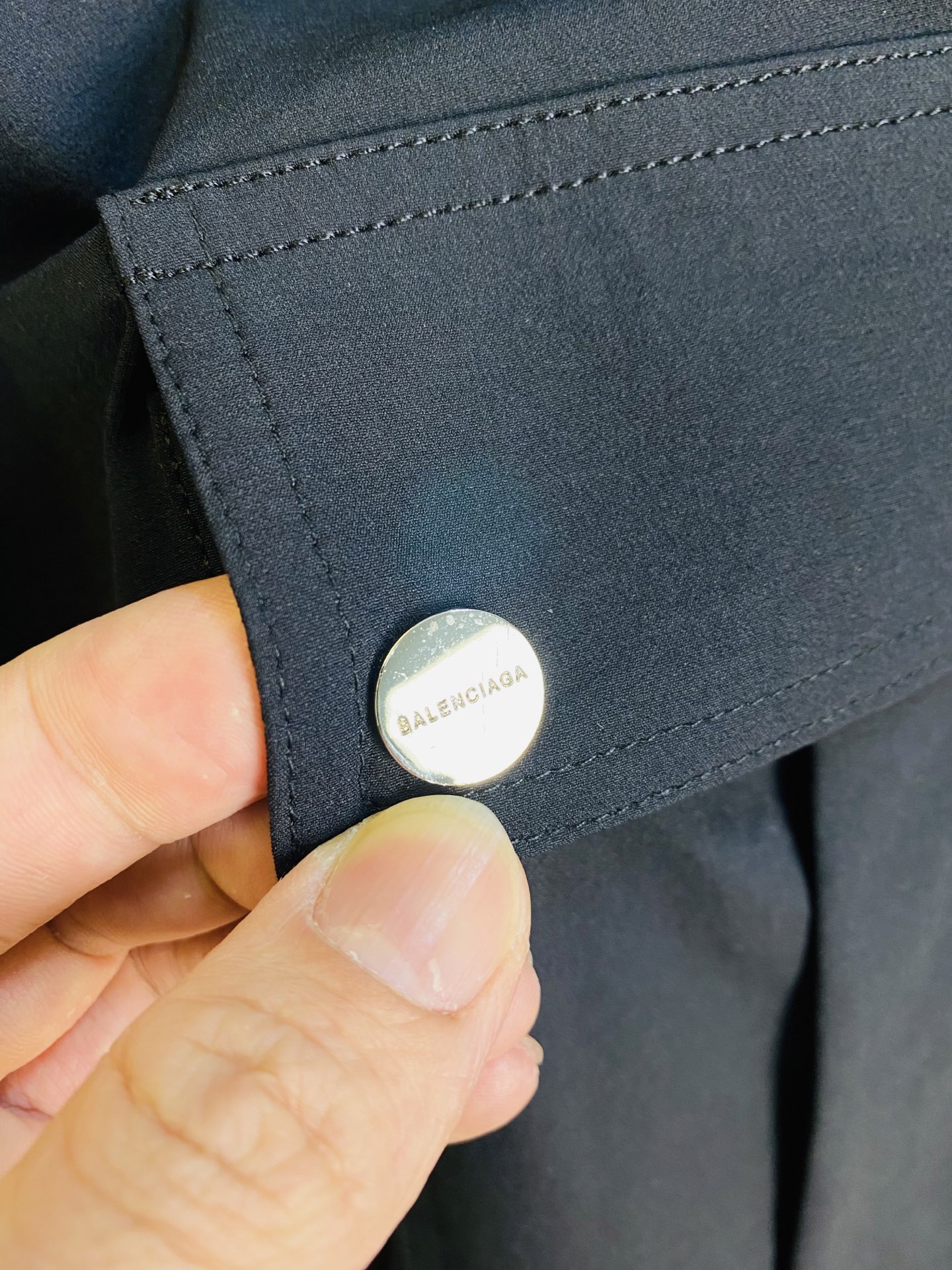 支持年后退换！ P260 官网原单货 可穿220斤🔥巴黎世家Balenciaga 简约时尚 休闲裤卫裤松紧裤长裤直筒裤👖身穿着非常舒适 低调不失奢华 穿出去非常有档次,裤型款式和裁剪亦无需多言 上身精致跃然.真正一等一顶级质料 真正殿堂级的休闲裤松紧裤,选用土耳其的棉花 生产出最有名的单宁布 品质卓然,经过重水洗使得裤子很柔软！直脚的版型 不挑人 上身绝对的有型 达人设计 极度奢华。码数:M-4XL