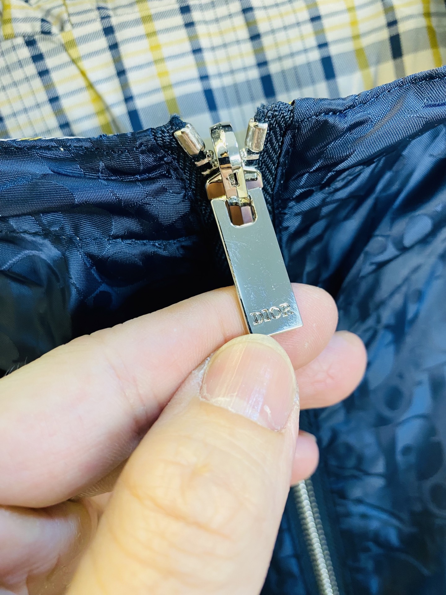 支持年后退换！双面穿！P470 官网原单货 可穿200斤🔥迪奥Dior 2026春款！新款外套夹克防风衣
⚠高版本⚠高品质 ⚠原版面料⚠网红明星同款
开模定制五金辅料  感非常舒服  超级百搭好看的一款外套
非市场普通版本 随意对比 品质绝对保证
颜色：图色
尺码：M-3XL（175/130斤穿M）