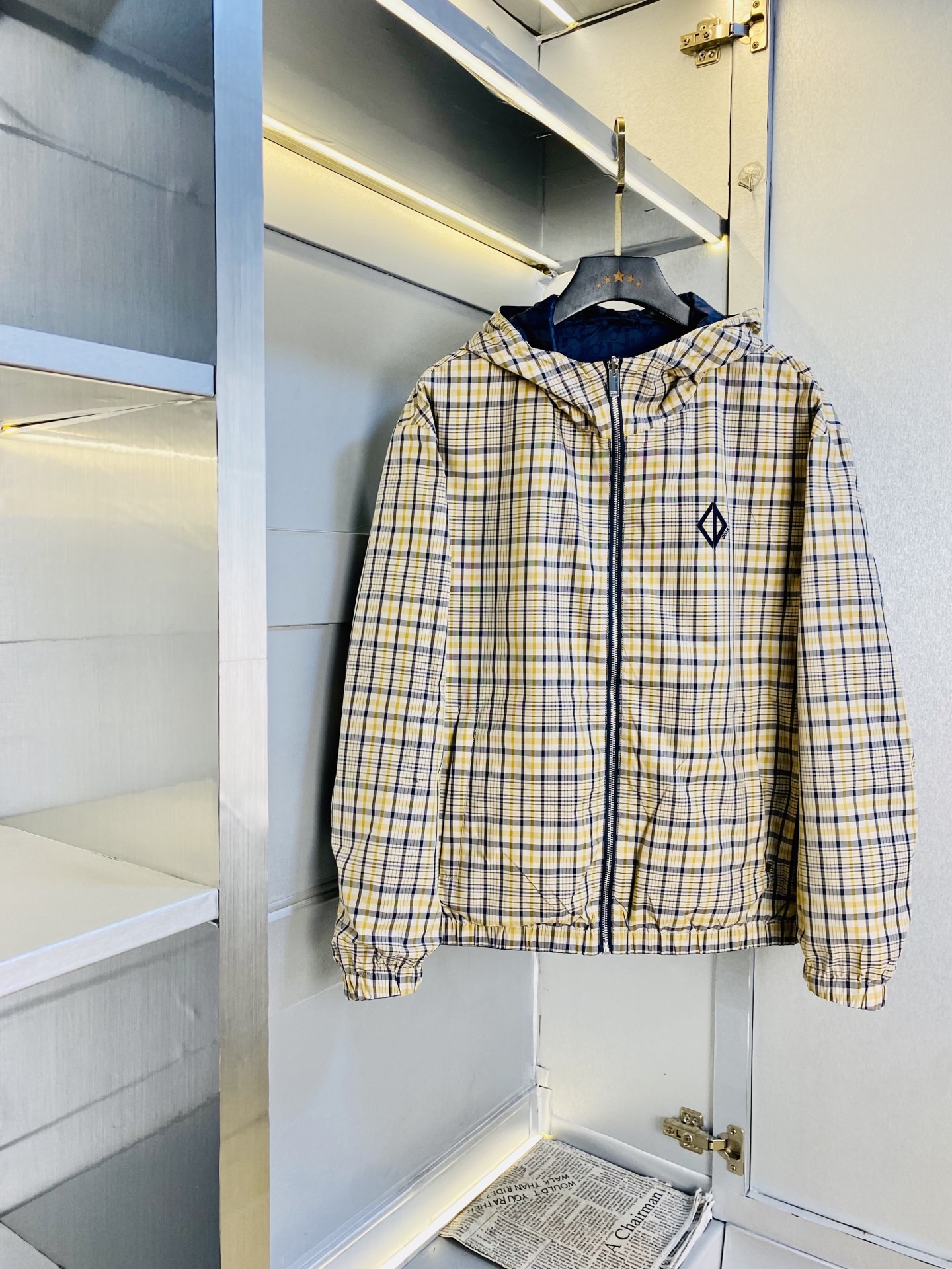 支持年后退换！双面穿！P470 官网原单货 可穿200斤🔥迪奥Dior 2026春款！新款外套夹克防风衣
⚠高版本⚠高品质 ⚠原版面料⚠网红明星同款
开模定制五金辅料  感非常舒服  超级百搭好看的一款外套
非市场普通版本 随意对比 品质绝对保证
颜色：图色
尺码：M-3XL（175/130斤穿M）