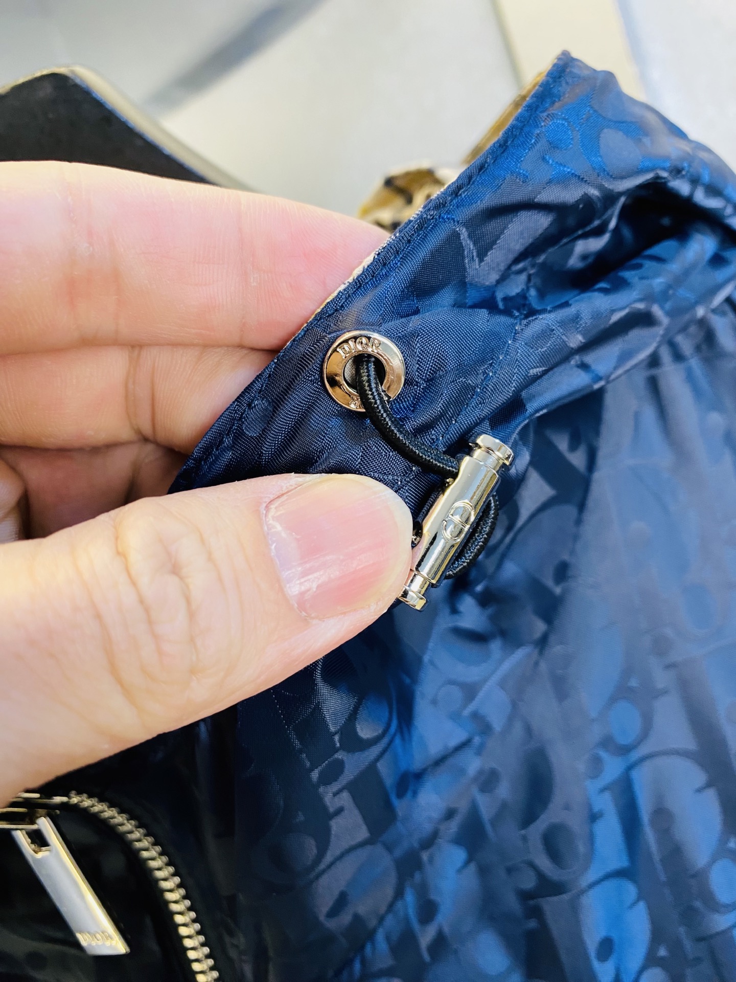 支持年后退换！双面穿！P470 官网原单货 可穿200斤🔥迪奥Dior 2026春款！新款外套夹克防风衣
⚠高版本⚠高品质 ⚠原版面料⚠网红明星同款
开模定制五金辅料  感非常舒服  超级百搭好看的一款外套
非市场普通版本 随意对比 品质绝对保证
颜色：图色
尺码：M-3XL（175/130斤穿M）