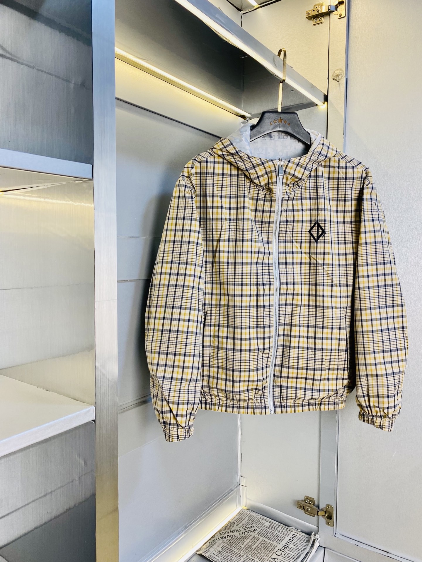 支持年后退换！双面穿！P470 官网原单货 可穿200斤🔥迪奥Dior 2026春款！新款外套夹克防风衣
⚠高版本⚠高品质 ⚠原版面料⚠网红明星同款
开模定制五金辅料  感非常舒服  超级百搭好看的一款外套
非市场普通版本 随意对比 品质绝对保证
颜色：图色
尺码：M-3XL（175/130斤穿M）